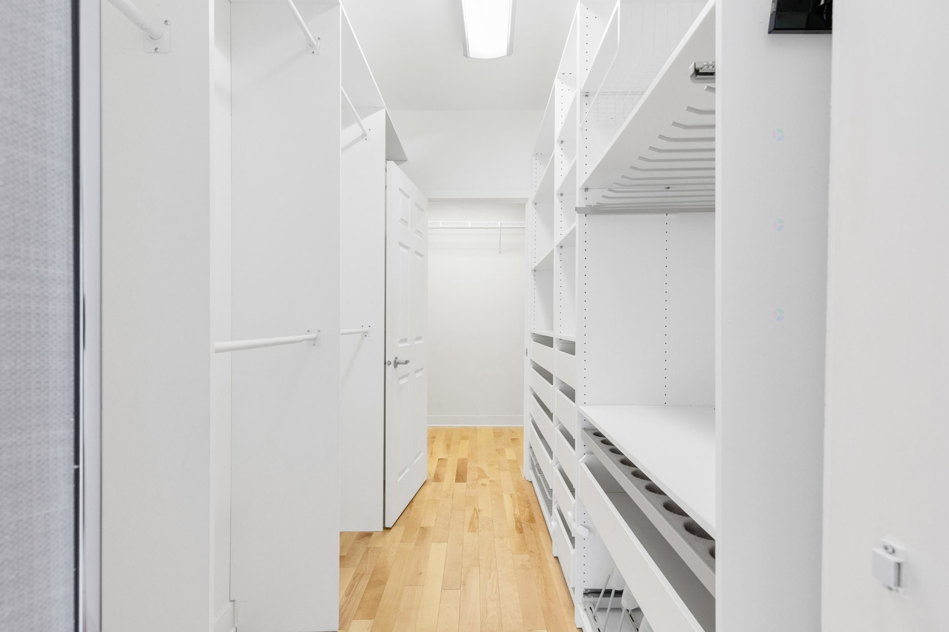 









2170


Rue Cartier

, 203,
Montréal (Ville-Marie),




QC
H2K4E8

