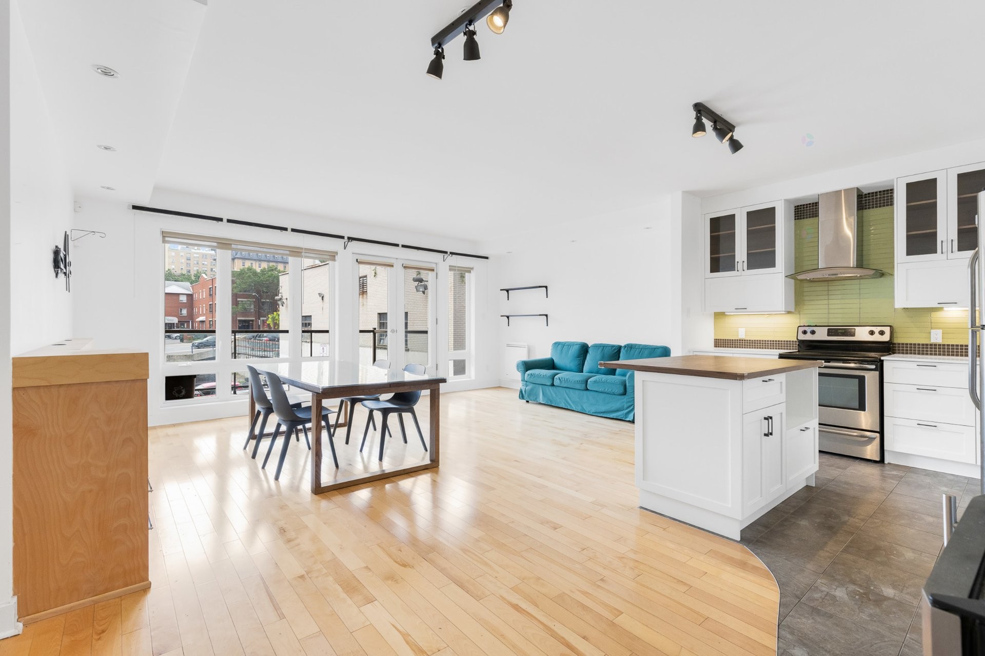 









2170


Rue Cartier

, 203,
Montréal (Ville-Marie),




QC
H2K4E8

