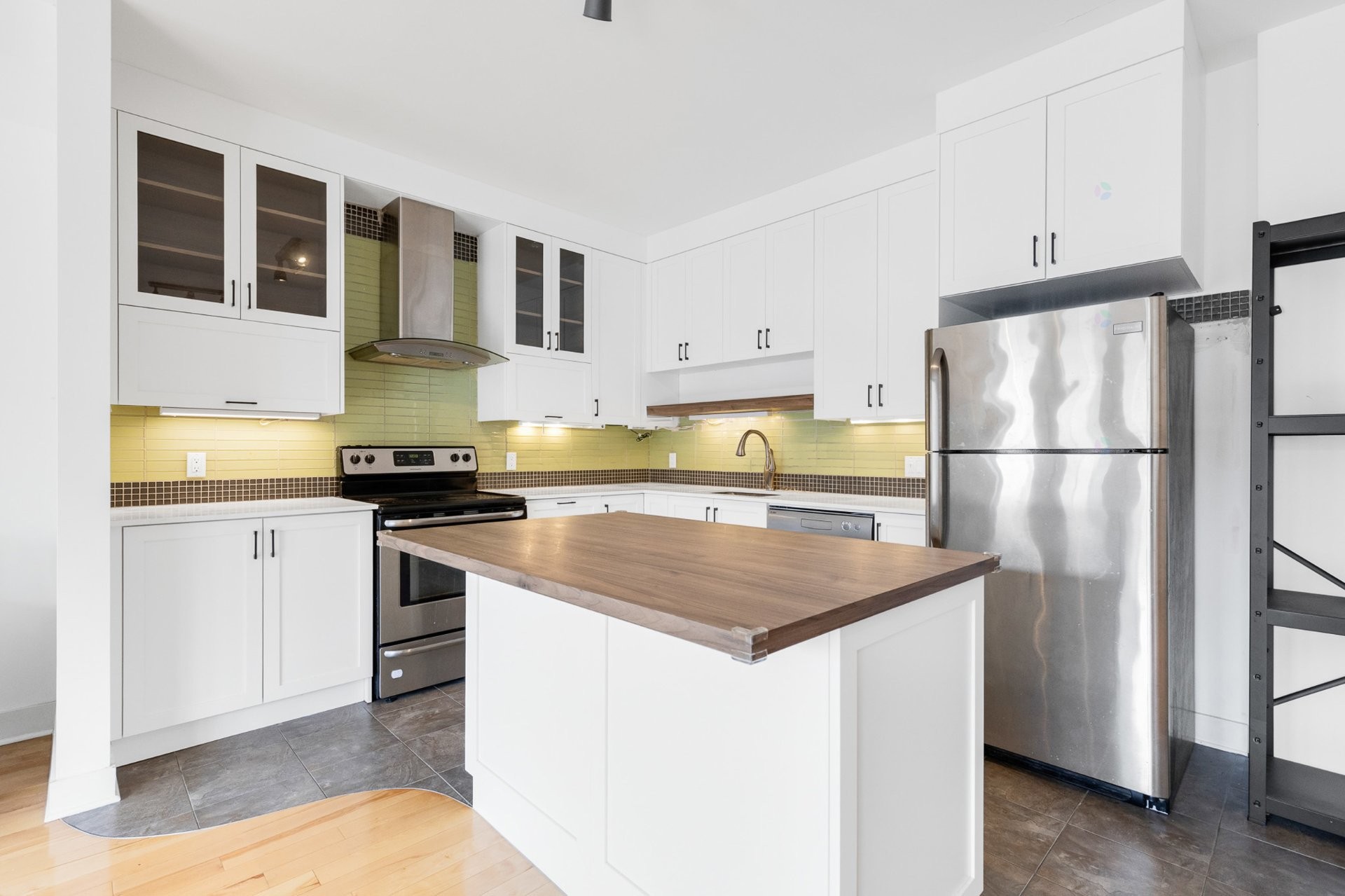 









2170


Rue Cartier

, 203,
Montréal (Ville-Marie),




QC
H2K4E8

