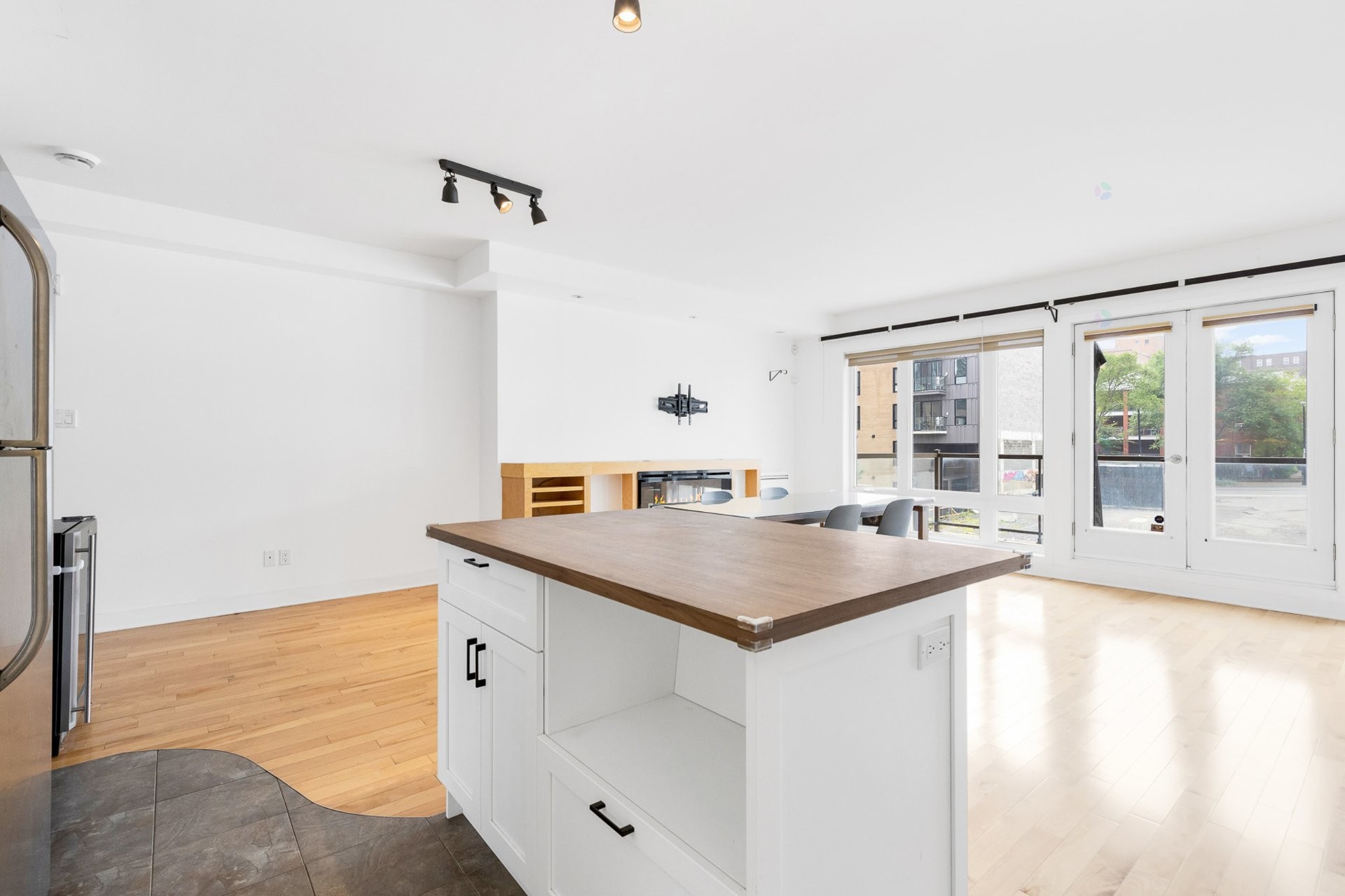 









2170


Rue Cartier

, 203,
Montréal (Ville-Marie),




QC
H2K4E8

