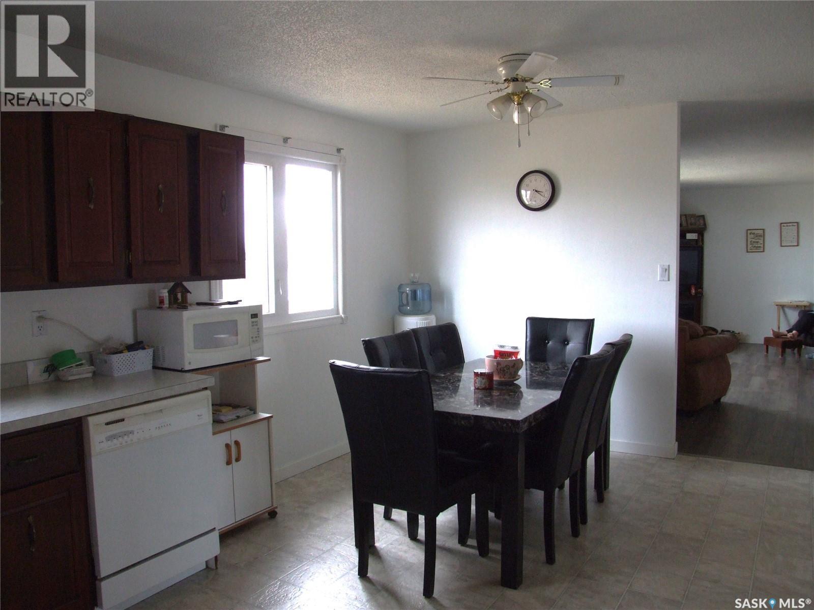 












524 1st STREET W

,
Leader,




Saskatchewan
S0N1H0

