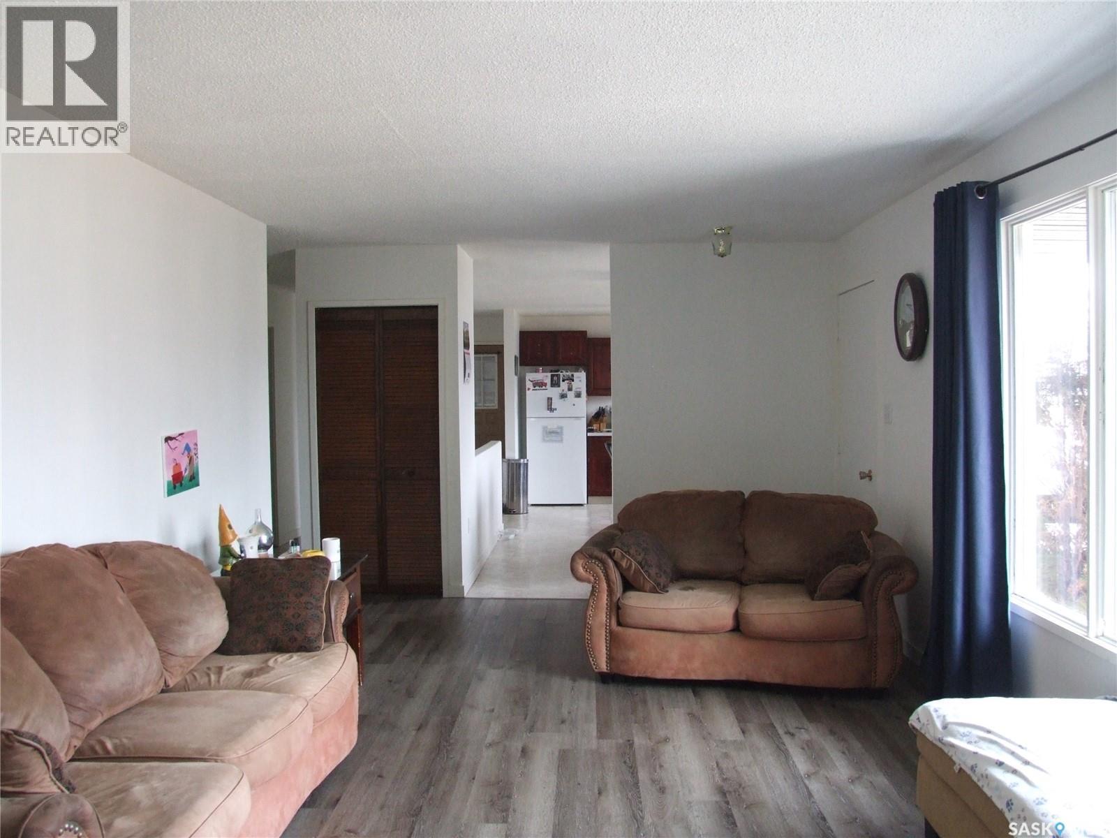 












524 1st STREET W

,
Leader,




Saskatchewan
S0N1H0

