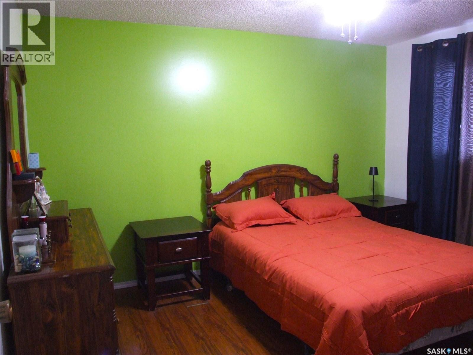 












524 1st STREET W

,
Leader,




Saskatchewan
S0N1H0

