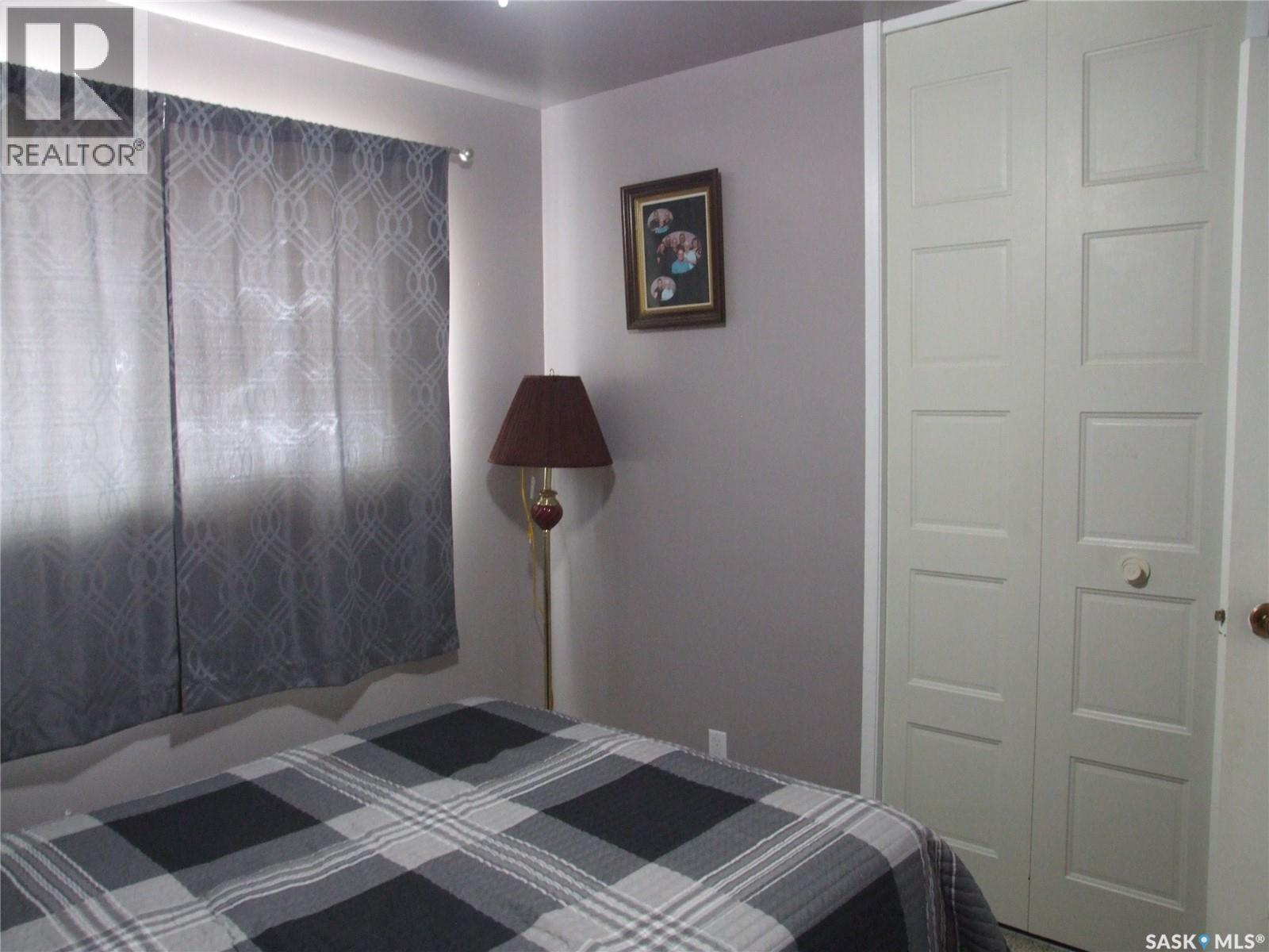 












524 1st STREET W

,
Leader,




Saskatchewan
S0N1H0

