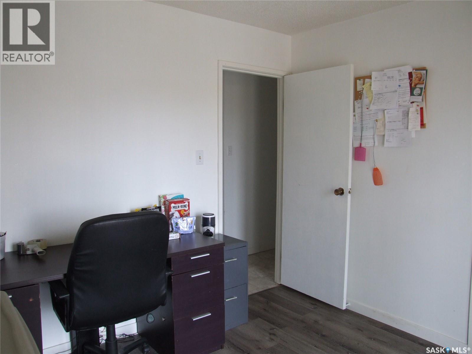 












524 1st STREET W

,
Leader,




Saskatchewan
S0N1H0

