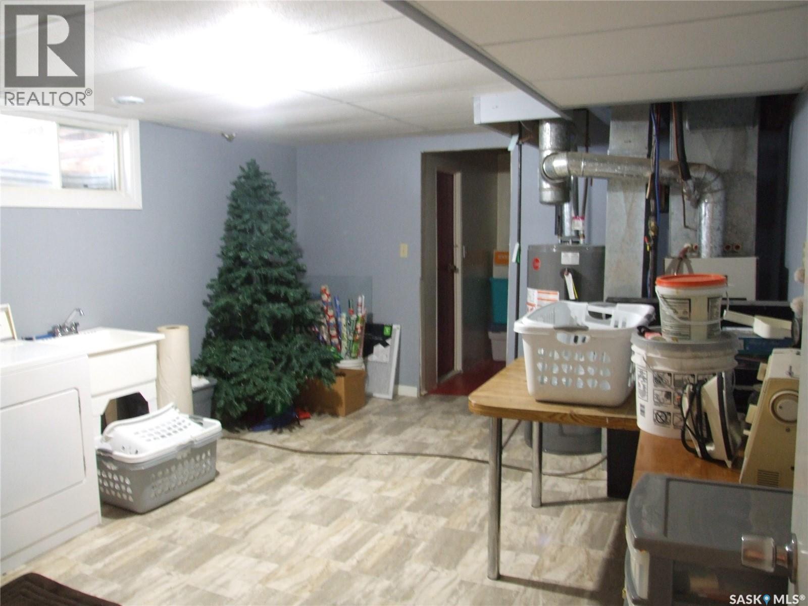 












524 1st STREET W

,
Leader,




Saskatchewan
S0N1H0

