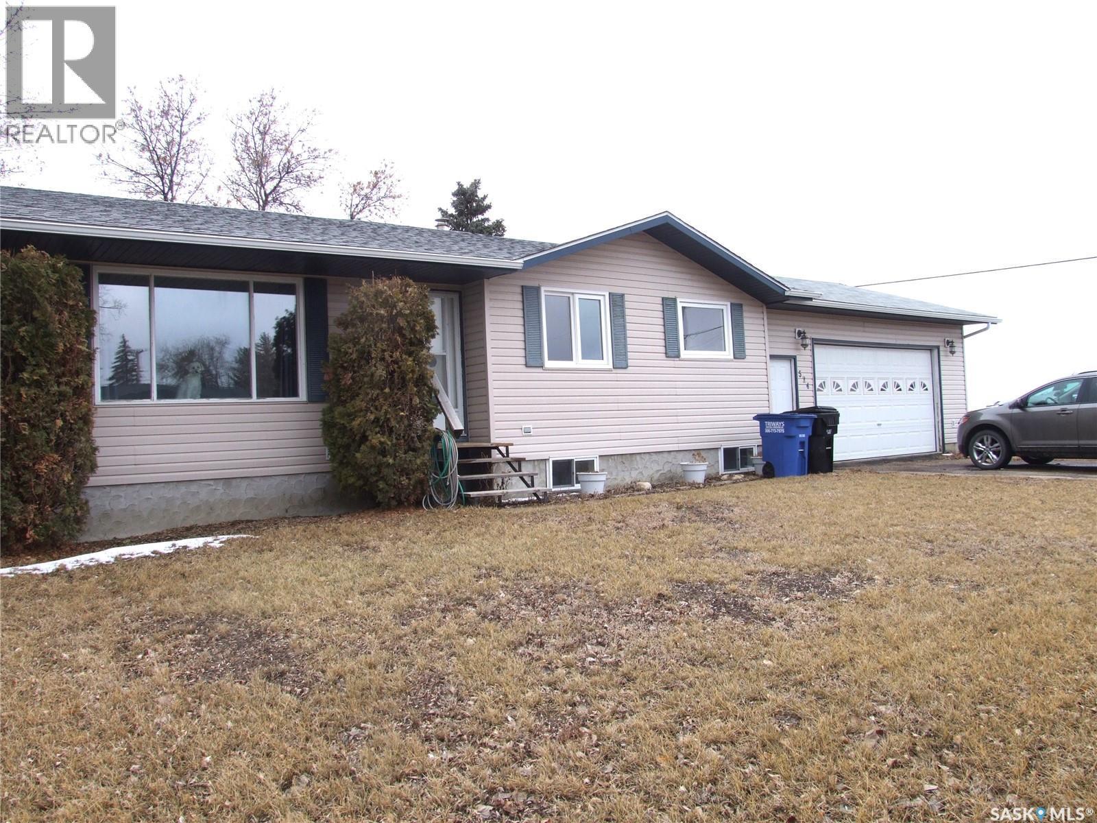 












524 1st STREET W

,
Leader,




Saskatchewan
S0N1H0

