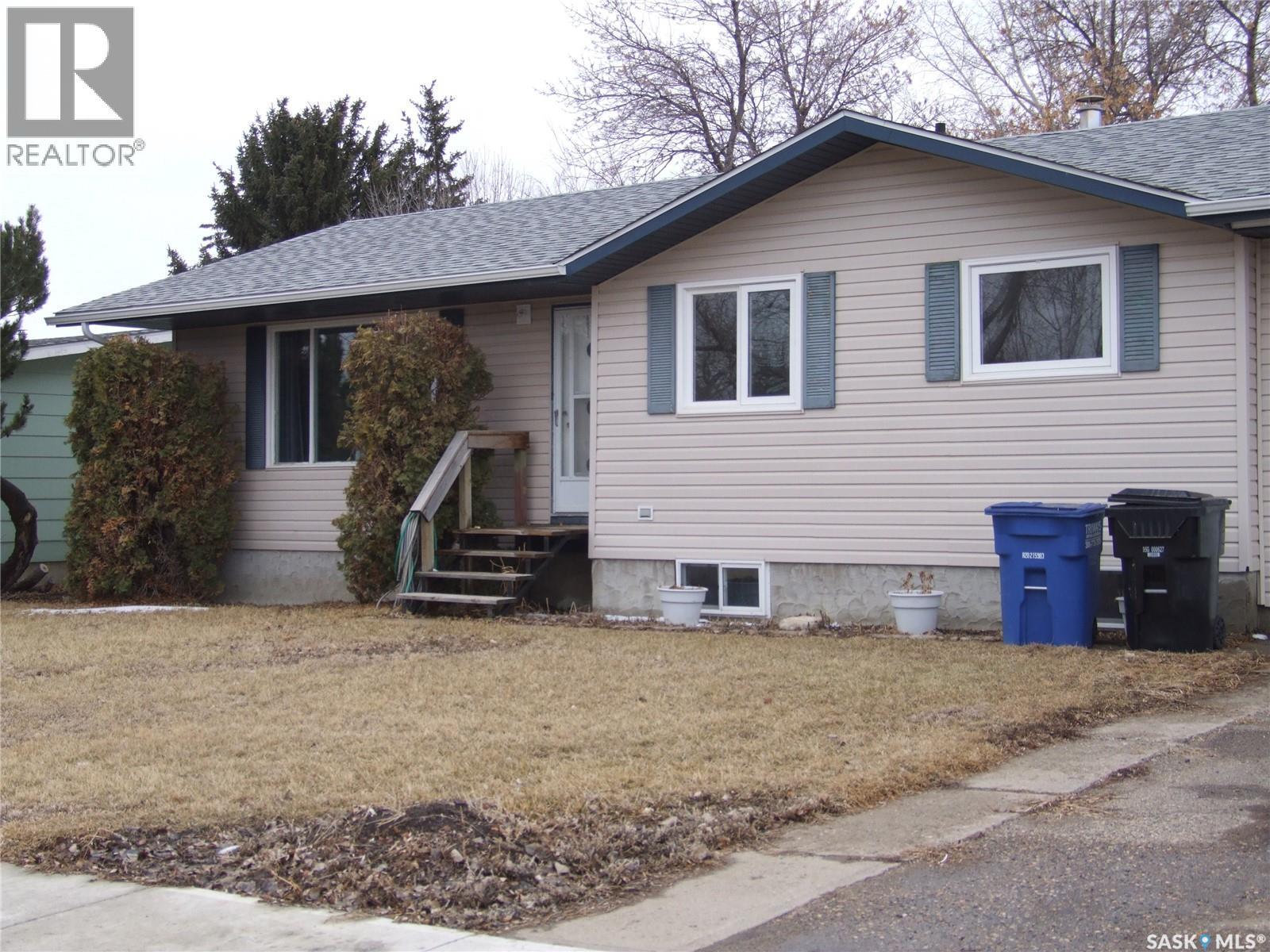 












524 1st STREET W

,
Leader,




Saskatchewan
S0N1H0

