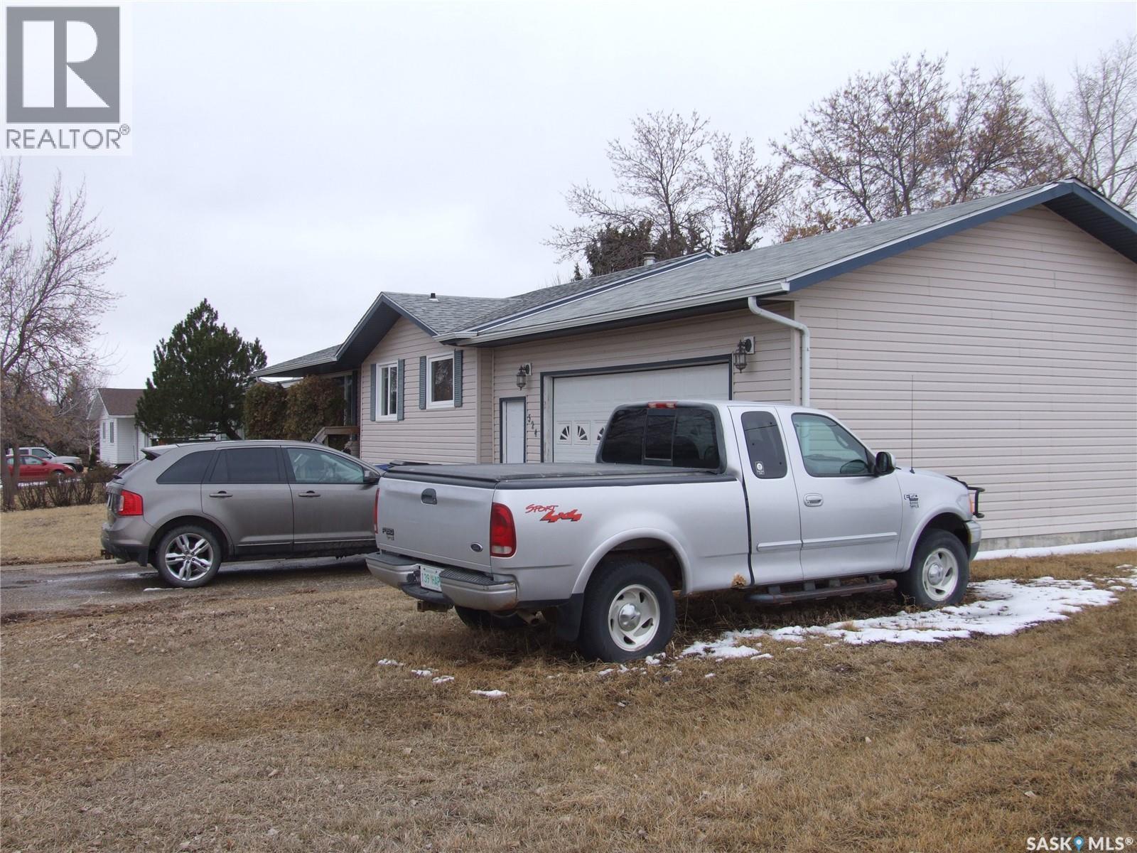 












524 1st STREET W

,
Leader,




Saskatchewan
S0N1H0


