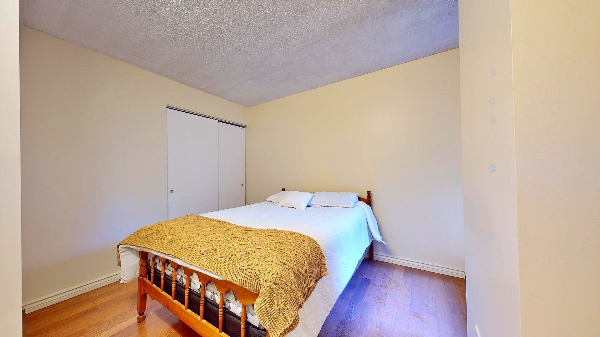 









98


Rue Charlotte

, 551,
Montréal (Ville-Marie),




QC
H2X3V2

