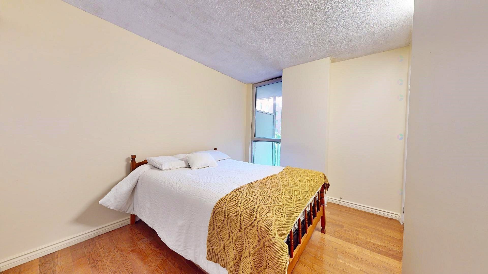 









98


Rue Charlotte

, 551,
Montréal (Ville-Marie),




QC
H2X3V2

