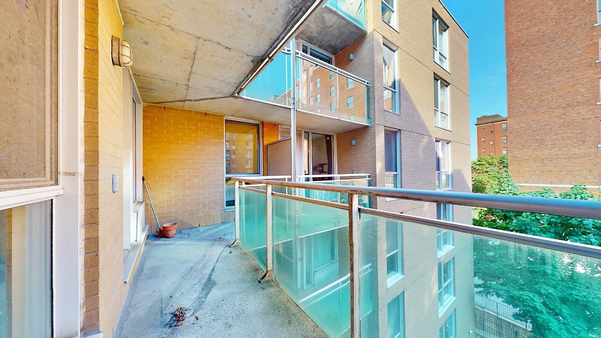 









98


Rue Charlotte

, 551,
Montréal (Ville-Marie),




QC
H2X3V2

