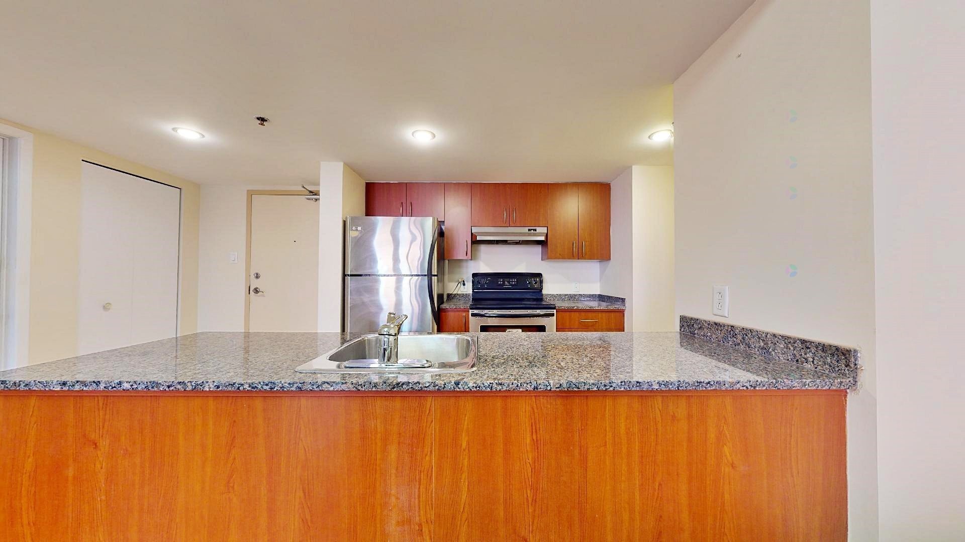 









98


Rue Charlotte

, 551,
Montréal (Ville-Marie),




QC
H2X3V2

