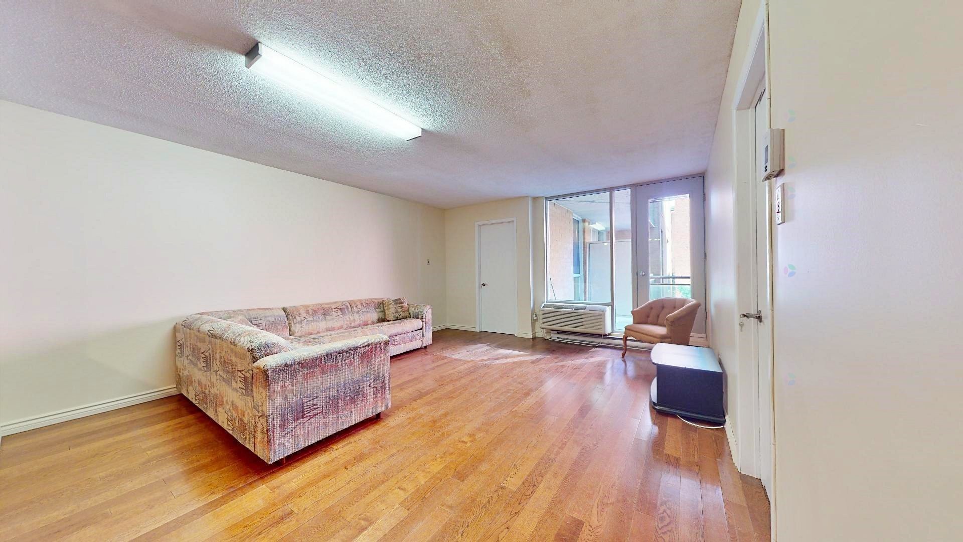 









98


Rue Charlotte

, 551,
Montréal (Ville-Marie),




QC
H2X3V2

