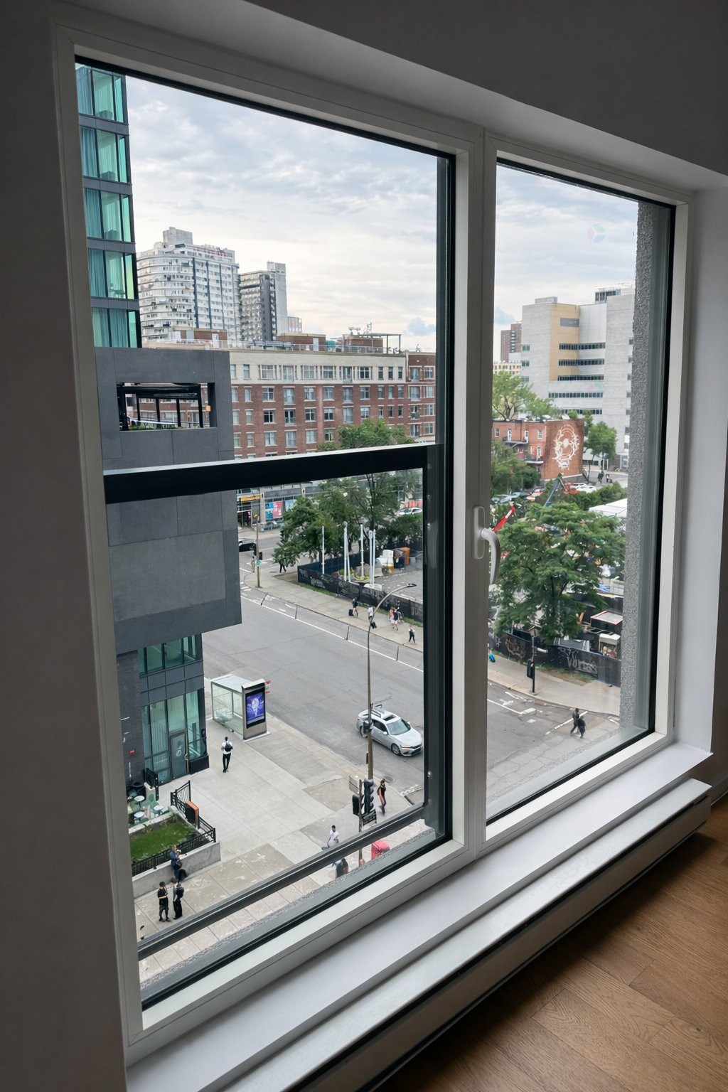 









350


Boul. De Maisonneuve O.

, 706,
Montréal (Ville-Marie),




QC
H3A0B4

