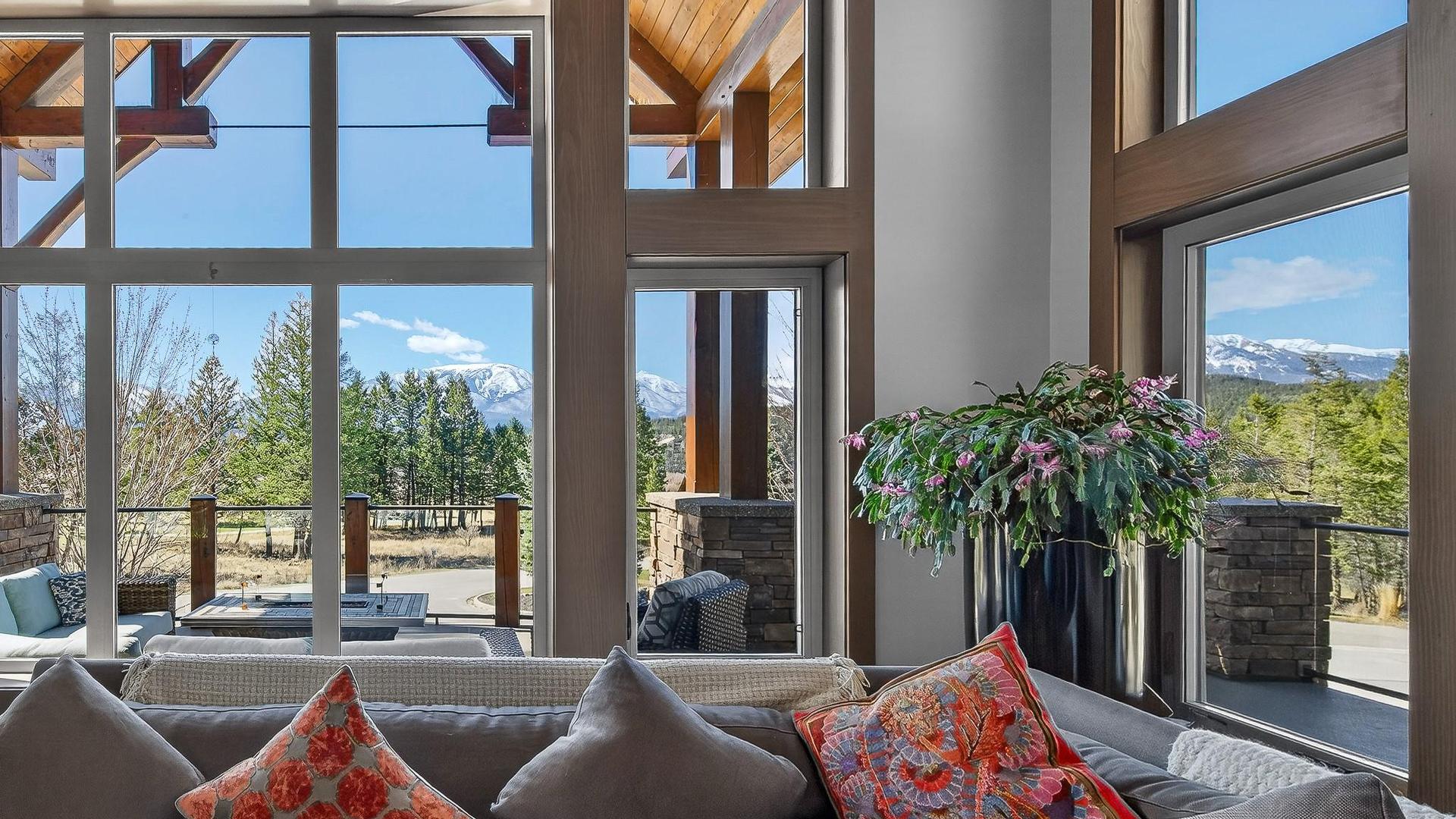 









7540


Springs

Terrace,
Radium Hot Springs,




BC
V0A 1M0

