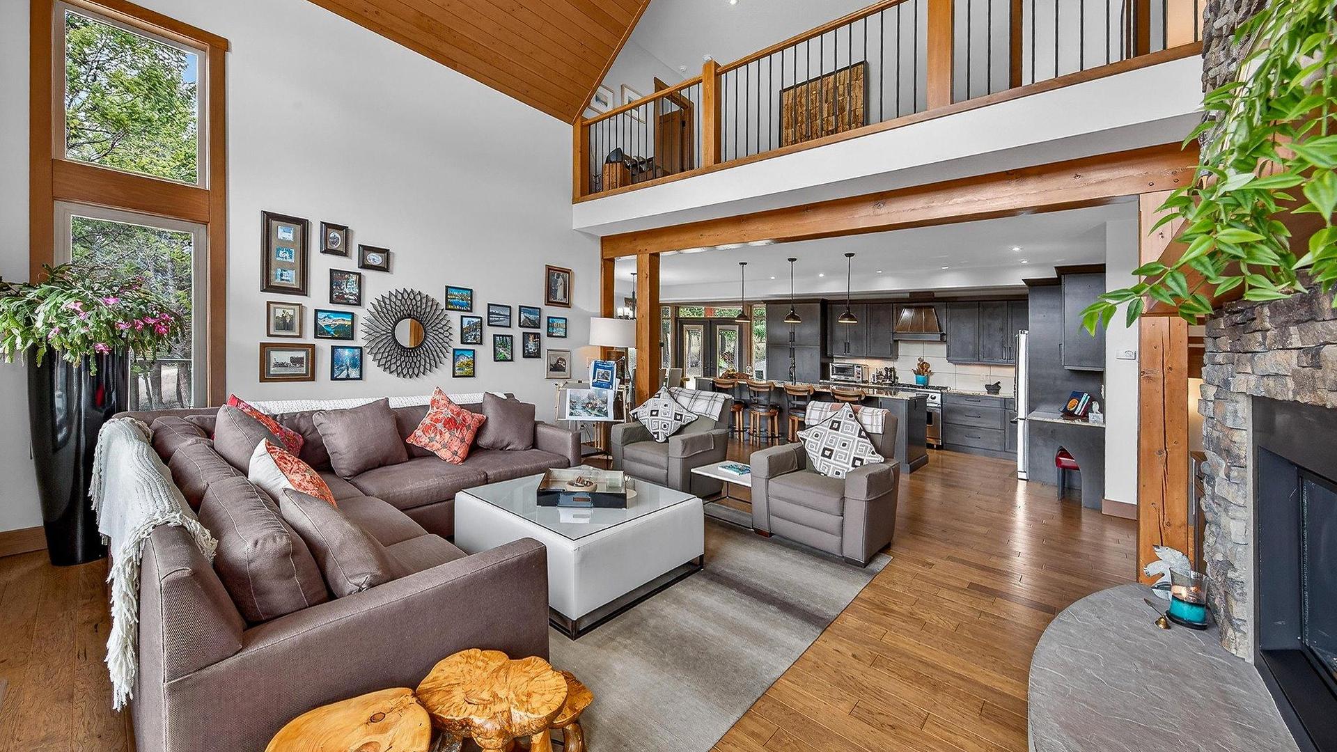 









7540


Springs

Terrace,
Radium Hot Springs,




BC
V0A 1M0

