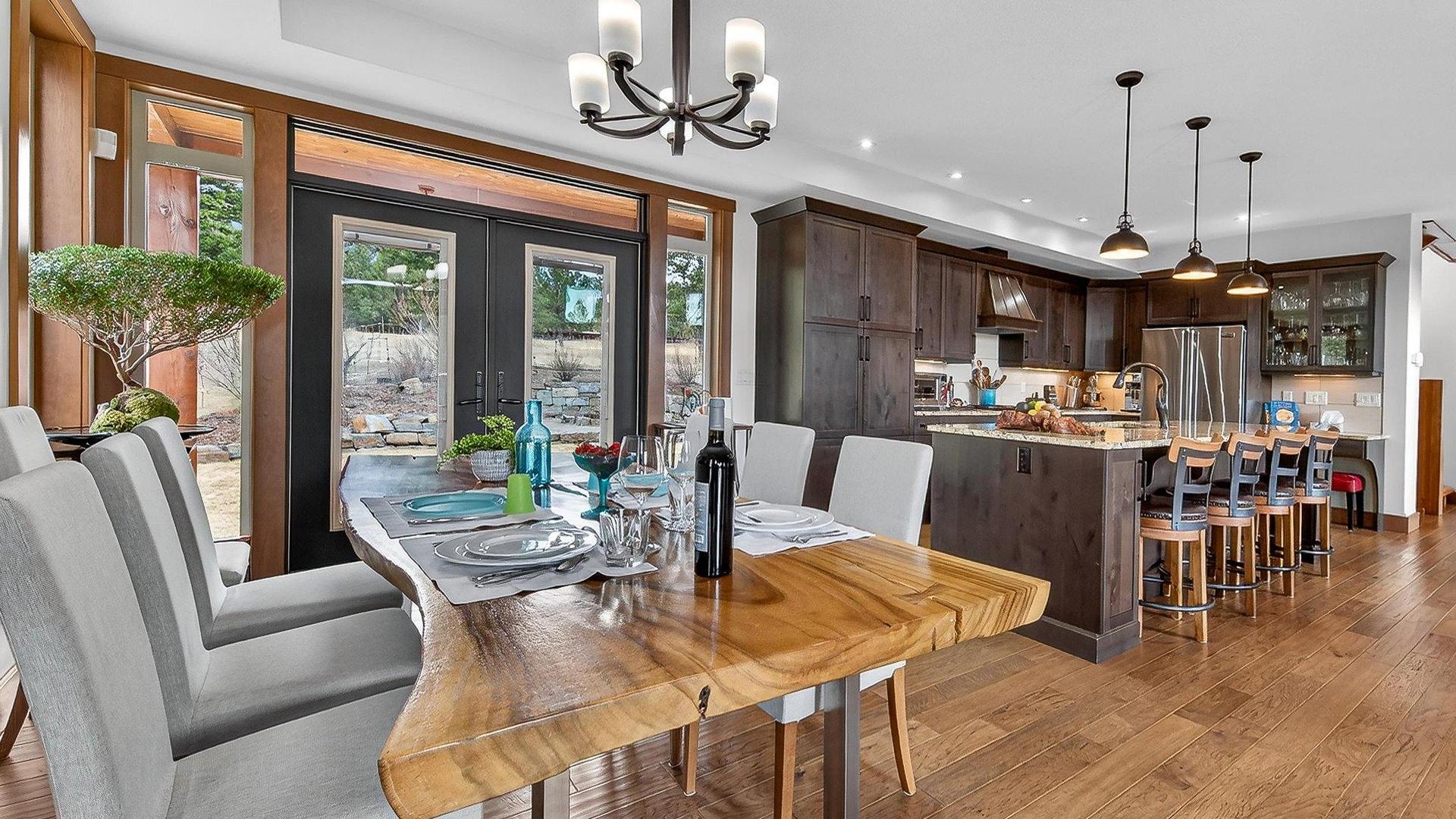 









7540


Springs

Terrace,
Radium Hot Springs,




BC
V0A 1M0


