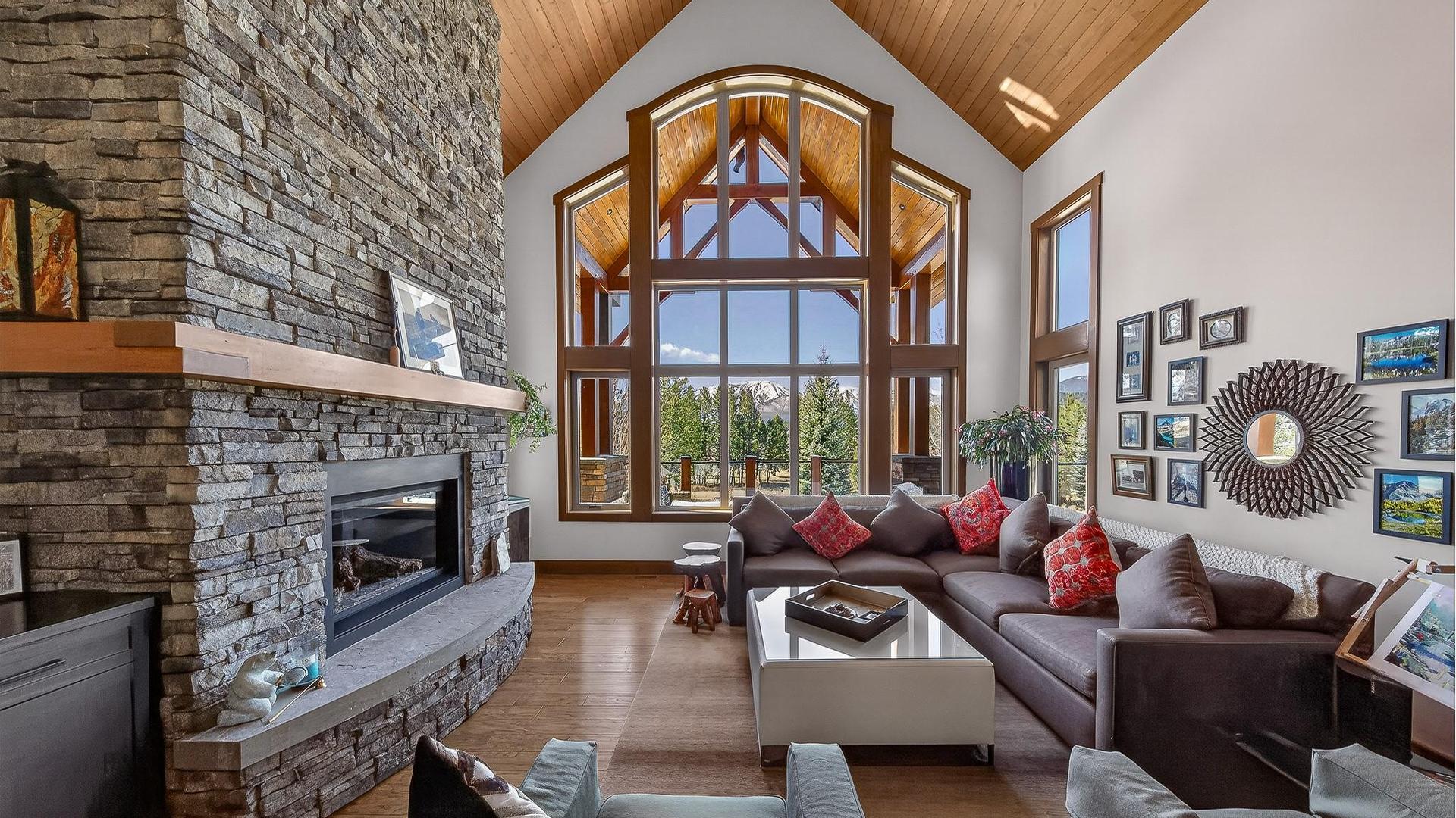 









7540


Springs

Terrace,
Radium Hot Springs,




BC
V0A 1M0

