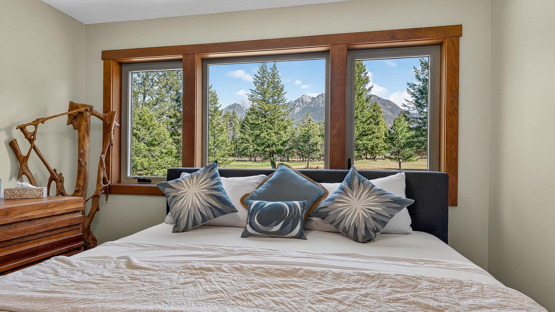 









7540


Springs

Terrace,
Radium Hot Springs,




BC
V0A 1M0

