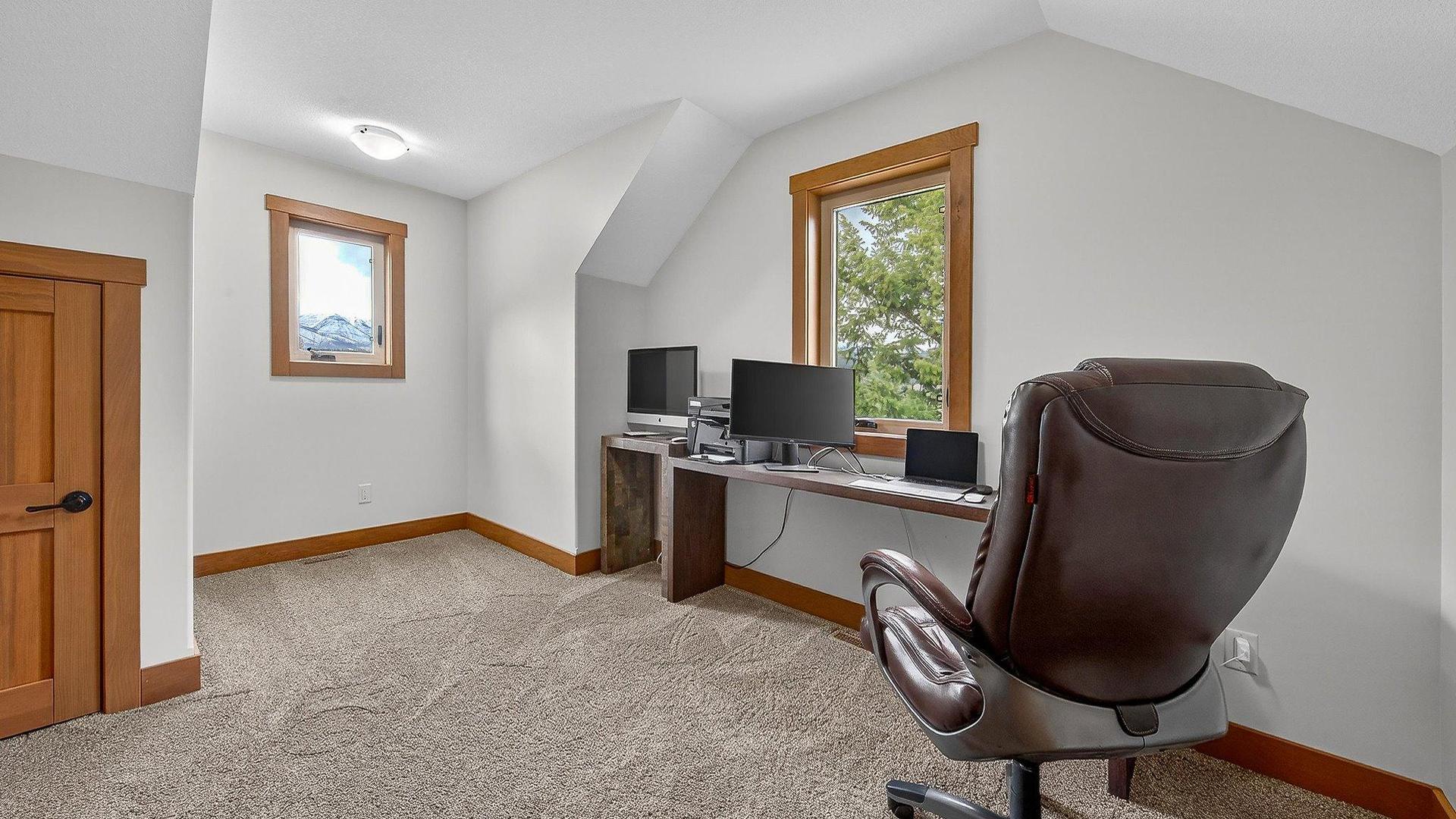 









7540


Springs

Terrace,
Radium Hot Springs,




BC
V0A 1M0

