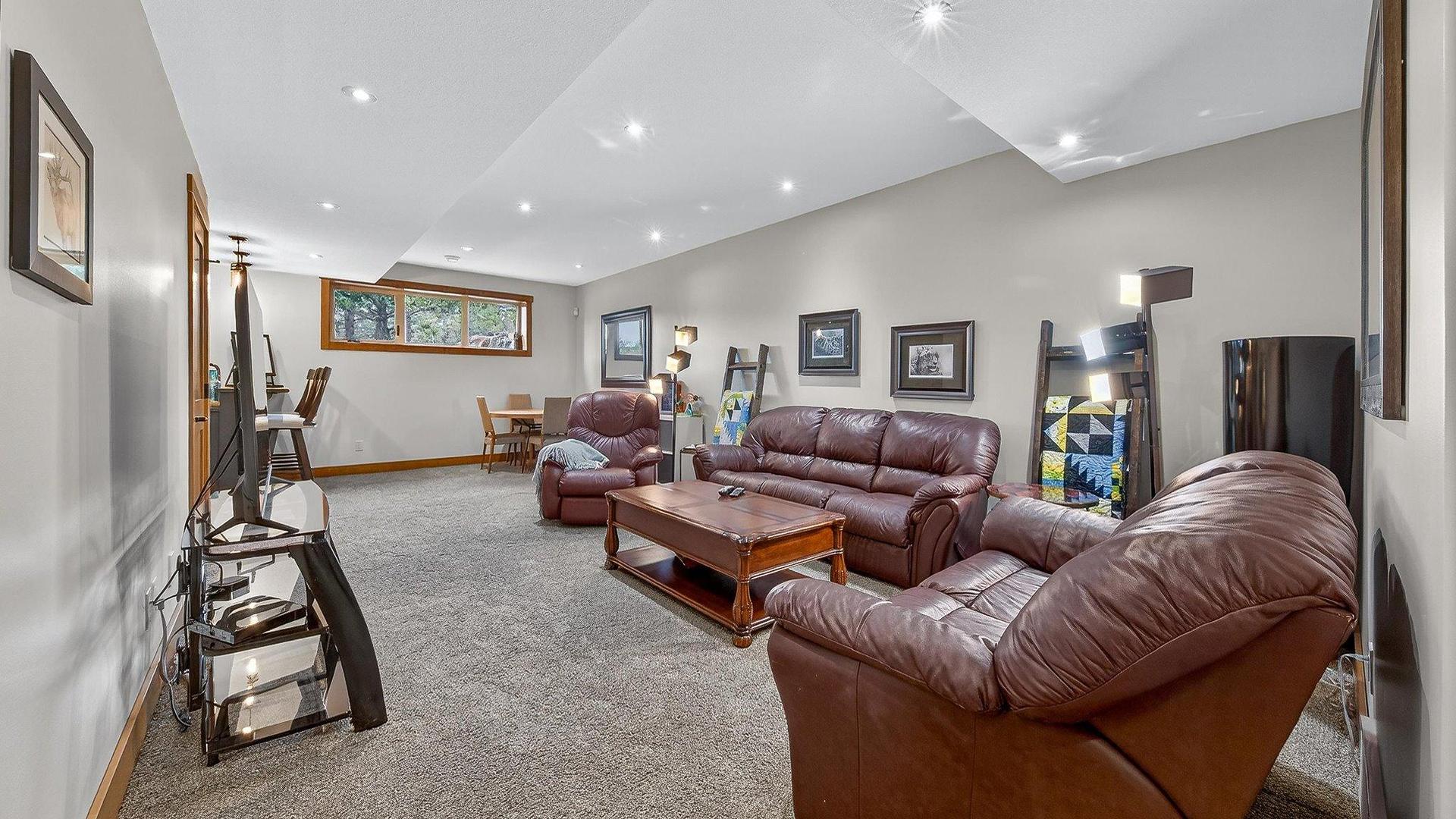 









7540


Springs

Terrace,
Radium Hot Springs,




BC
V0A 1M0


