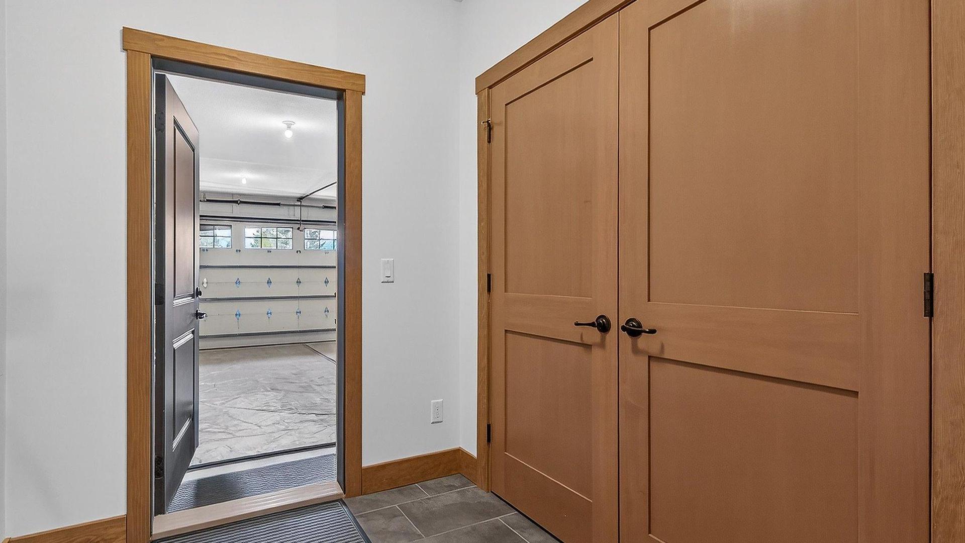 









7540


Springs

Terrace,
Radium Hot Springs,




BC
V0A 1M0

