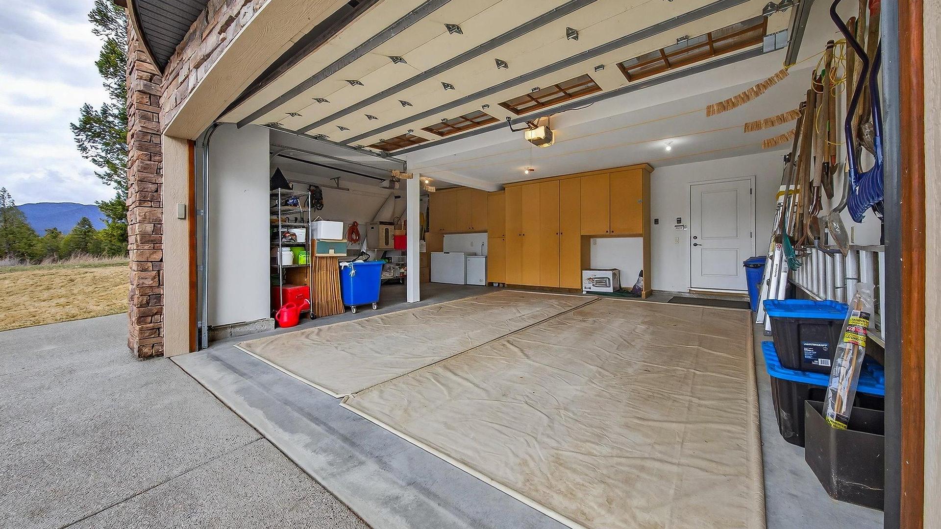 









7540


Springs

Terrace,
Radium Hot Springs,




BC
V0A 1M0

