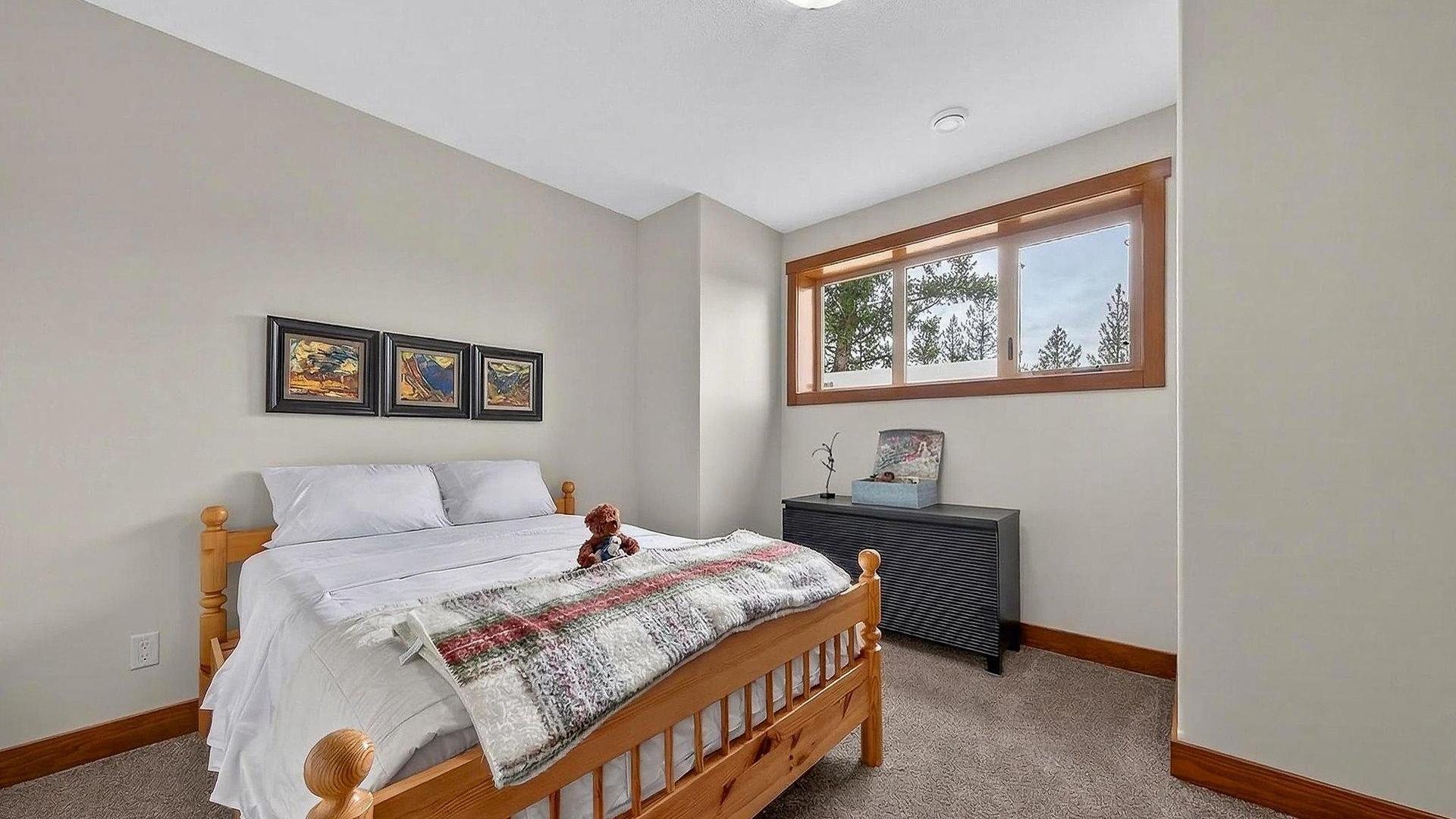 









7540


Springs

Terrace,
Radium Hot Springs,




BC
V0A 1M0

