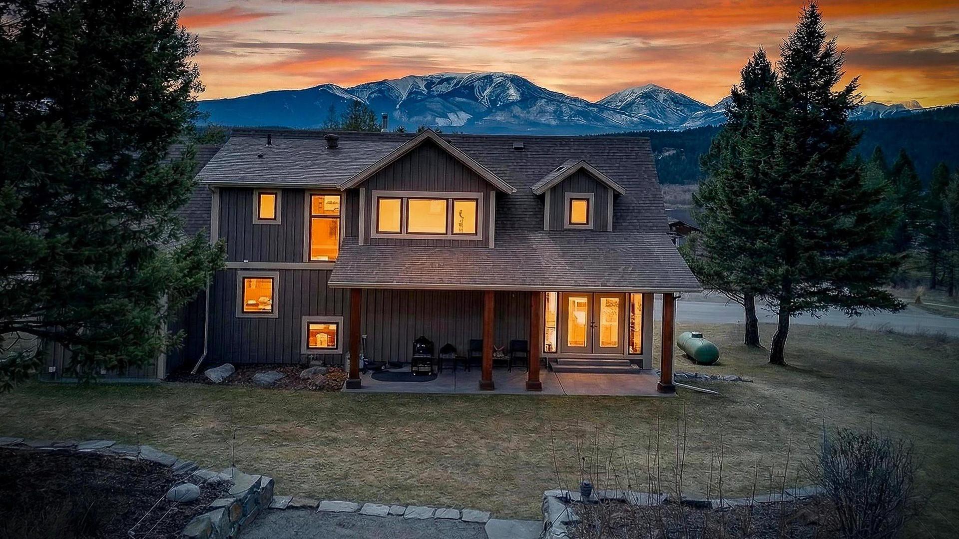 









7540


Springs

Terrace,
Radium Hot Springs,




BC
V0A 1M0

