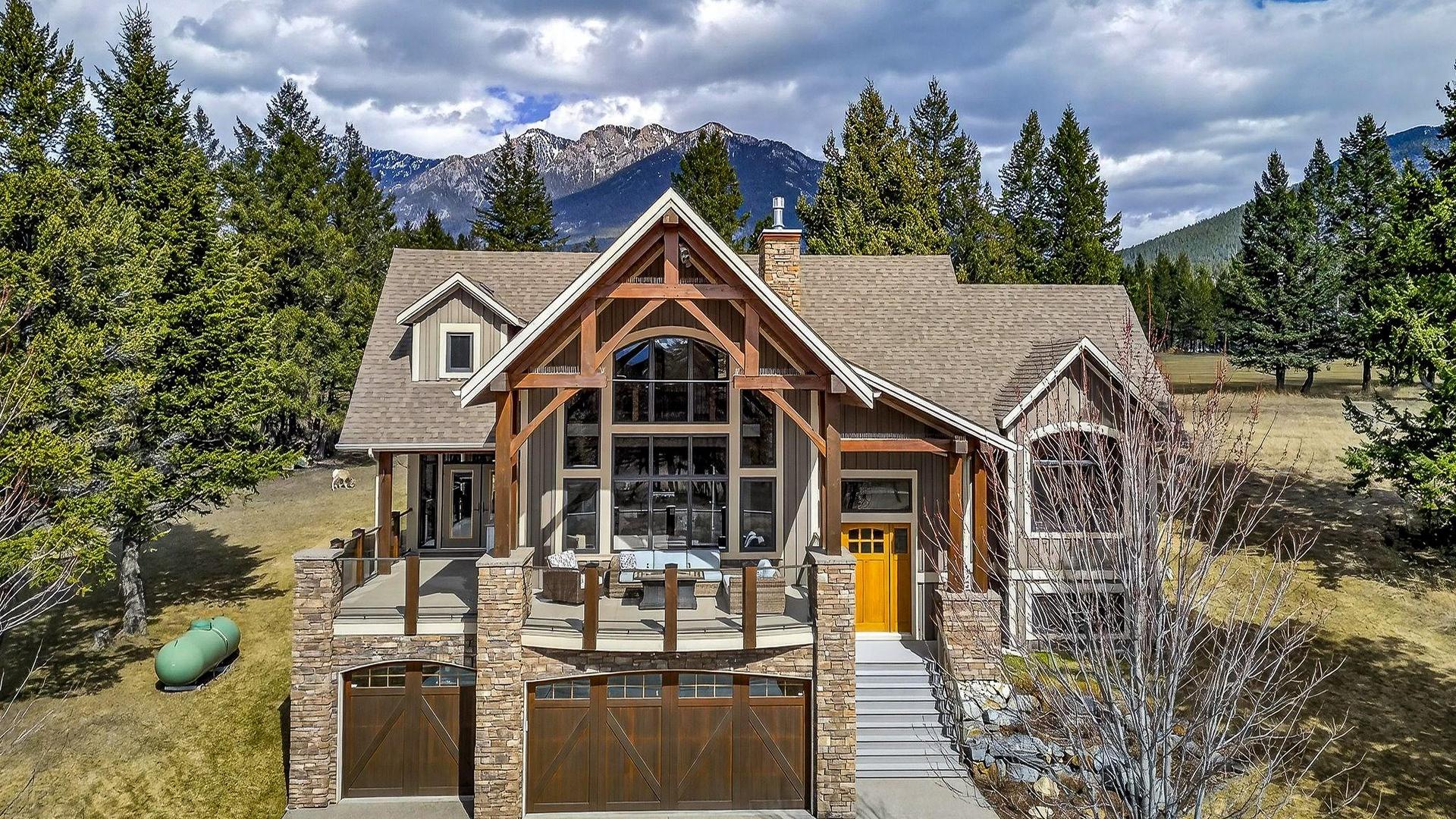 









7540


Springs

Terrace,
Radium Hot Springs,




BC
V0A 1M0


