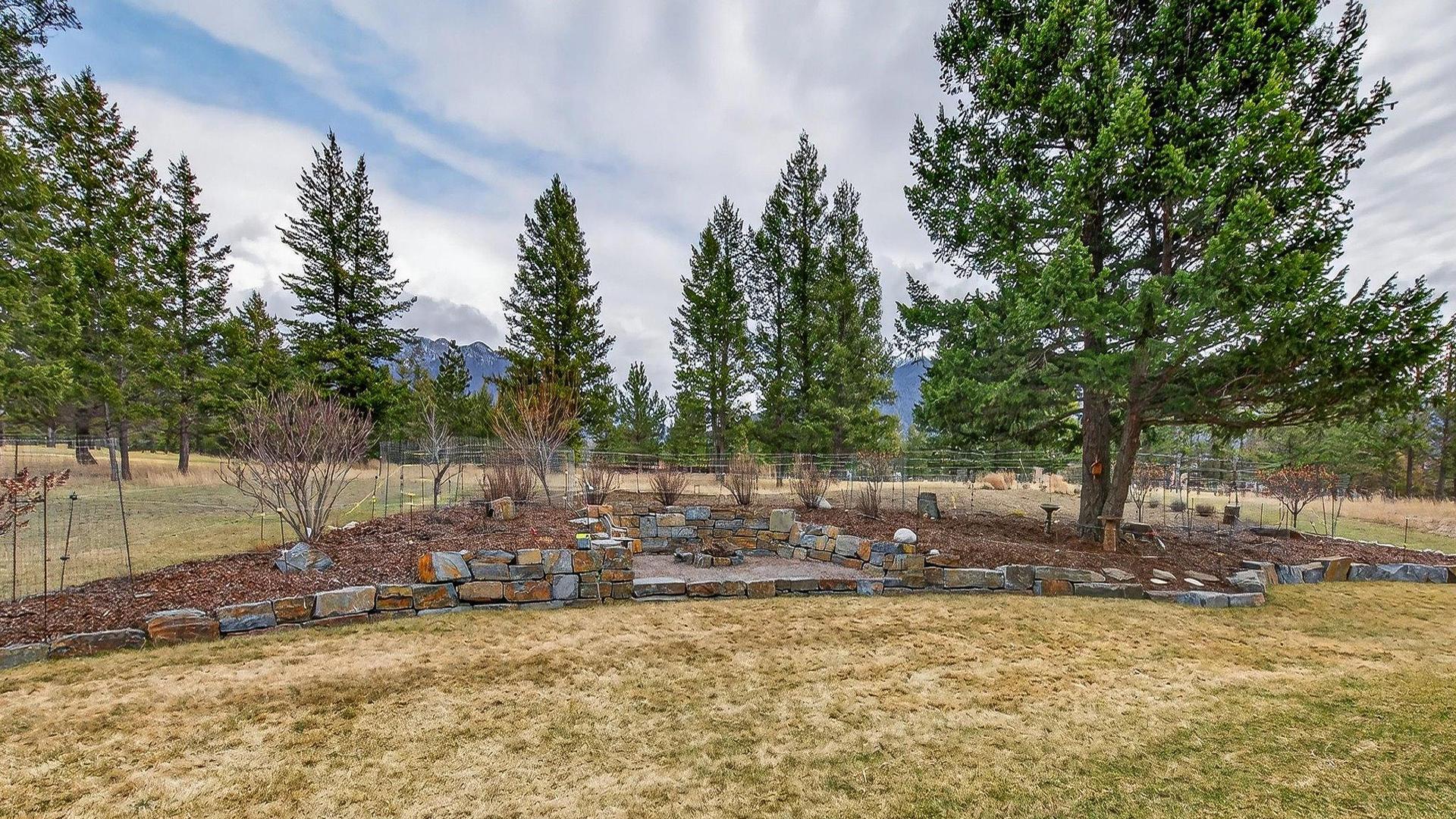 









7540


Springs

Terrace,
Radium Hot Springs,




BC
V0A 1M0

