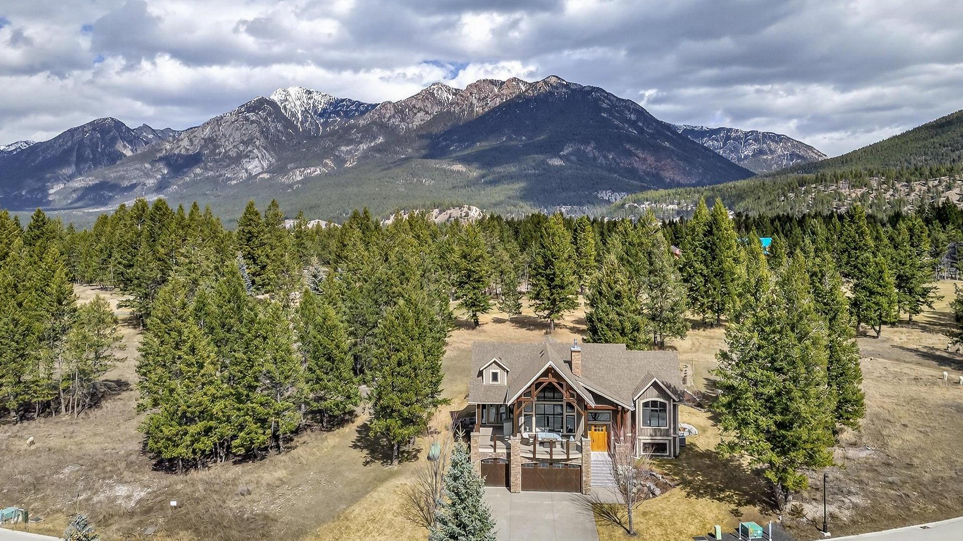 









7540


Springs

Terrace,
Radium Hot Springs,




BC
V0A 1M0

