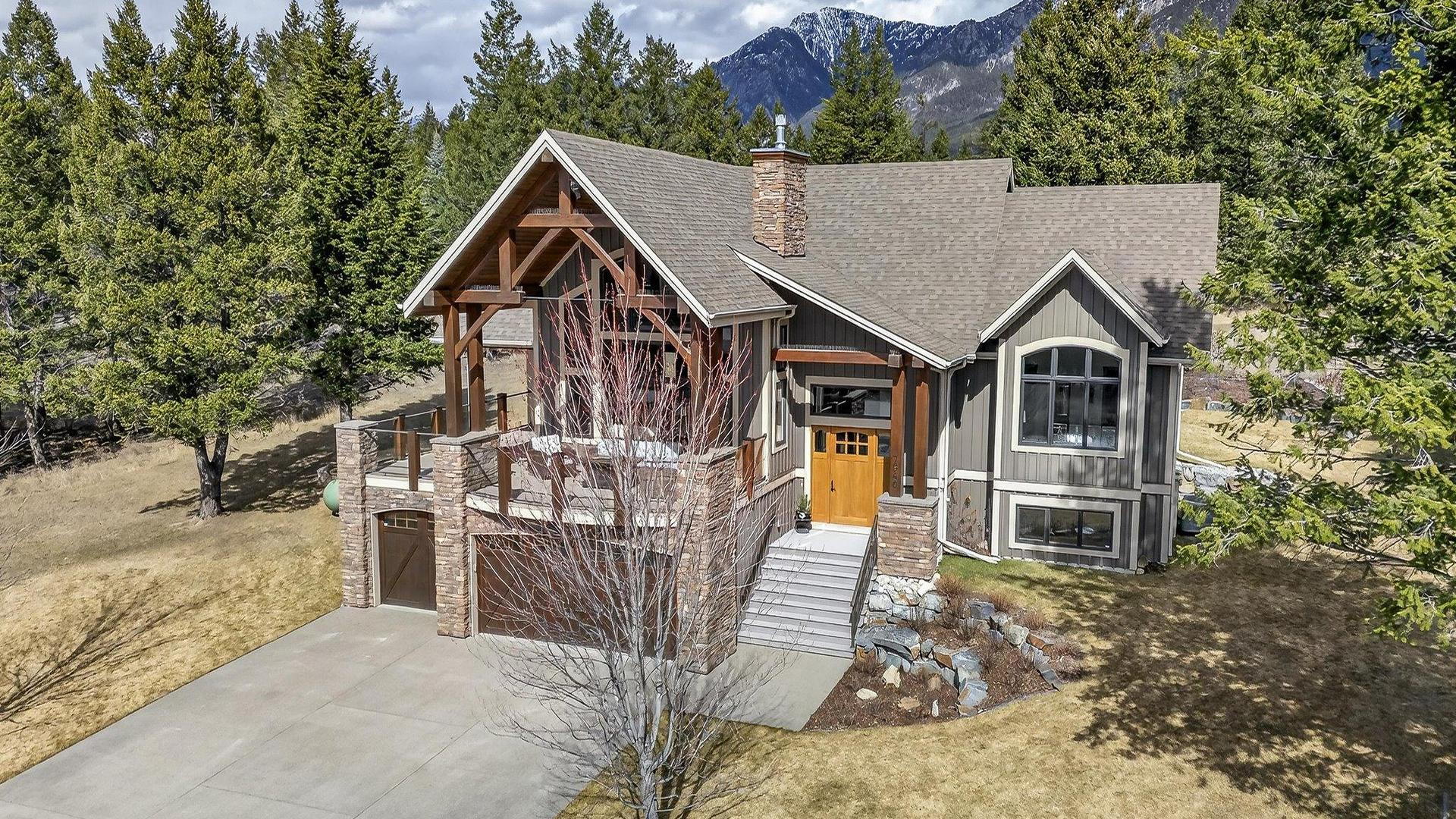 









7540


Springs

Terrace,
Radium Hot Springs,




BC
V0A 1M0

