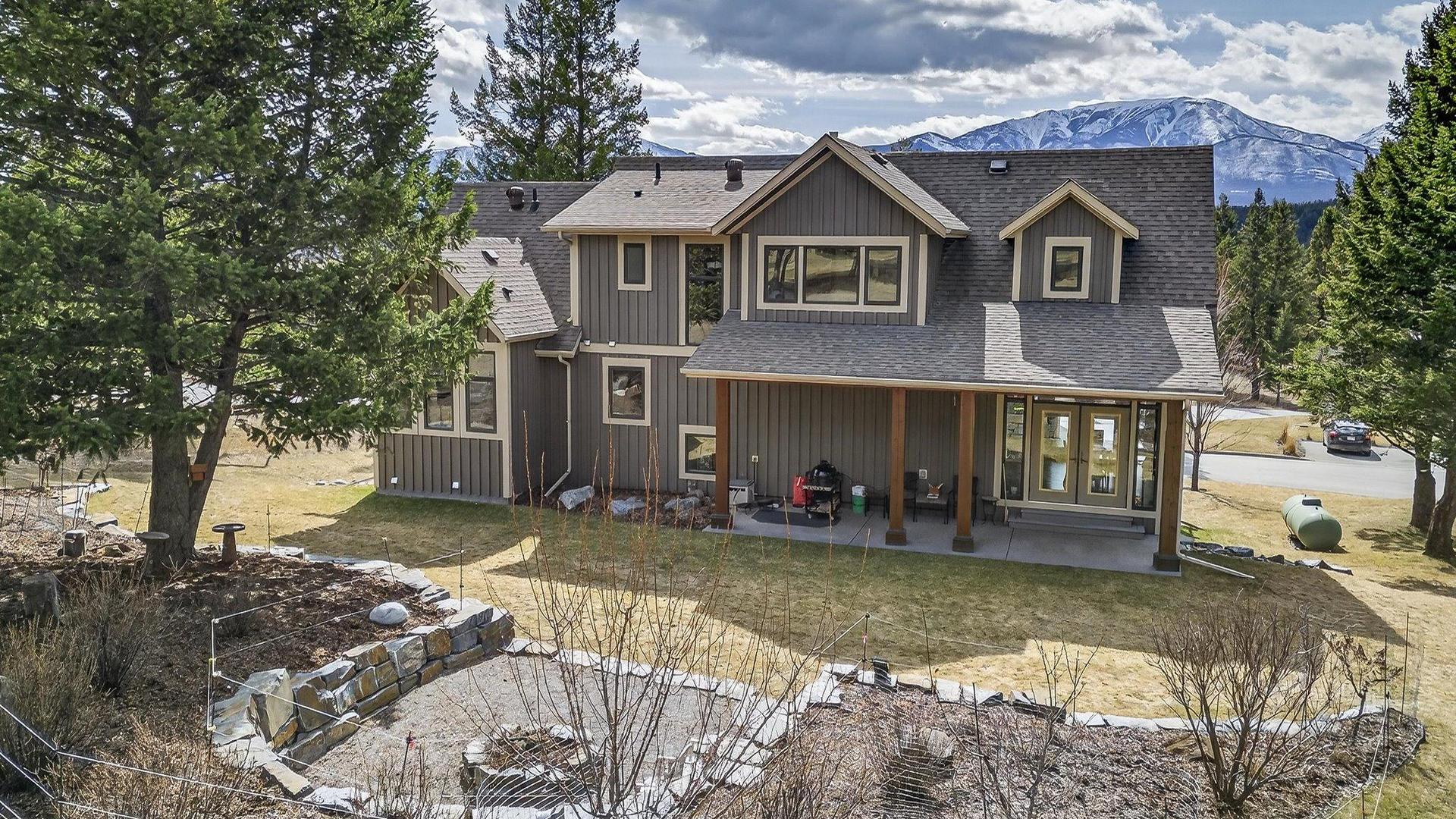 









7540


Springs

Terrace,
Radium Hot Springs,




BC
V0A 1M0

