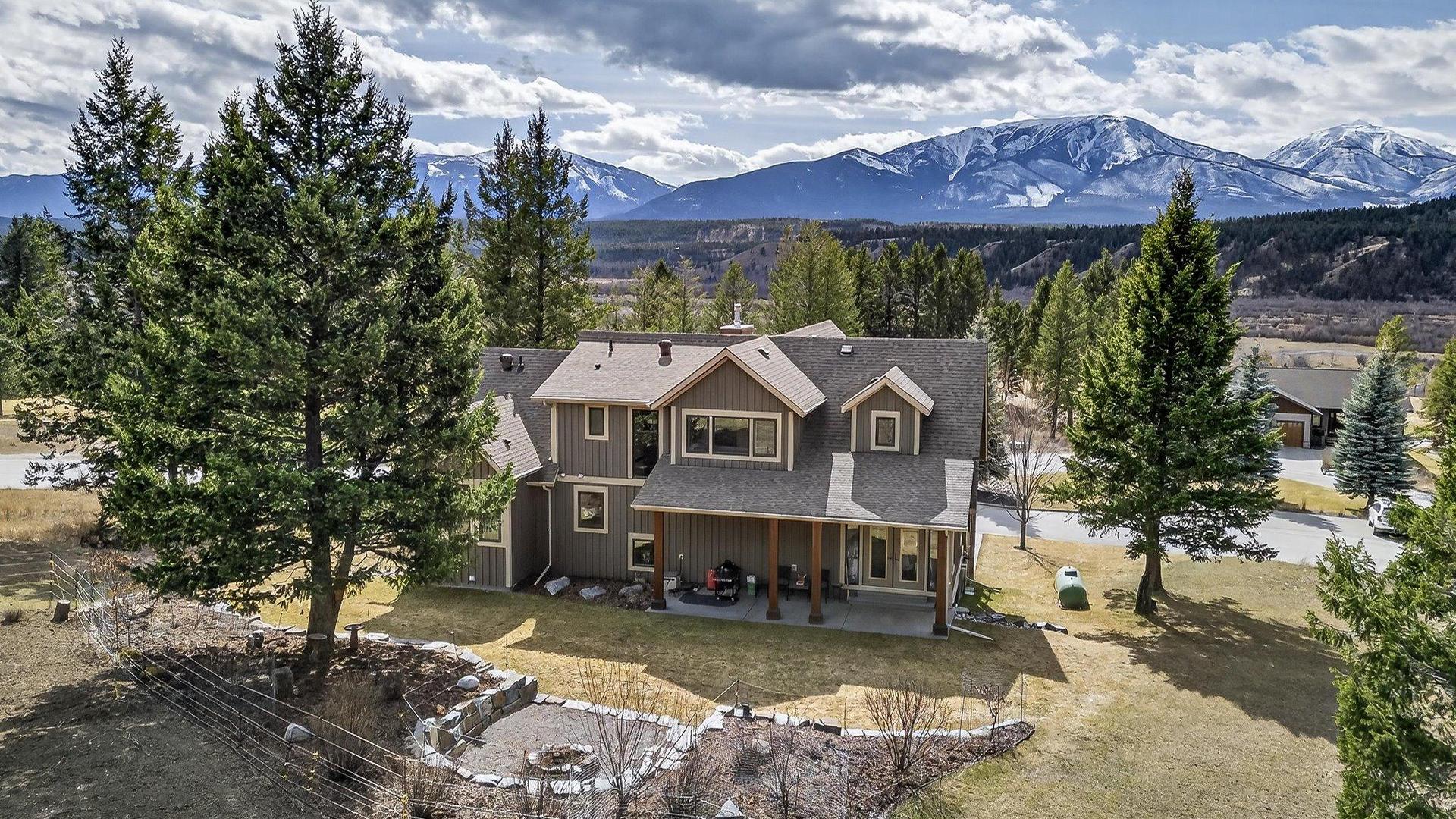 









7540


Springs

Terrace,
Radium Hot Springs,




BC
V0A 1M0

