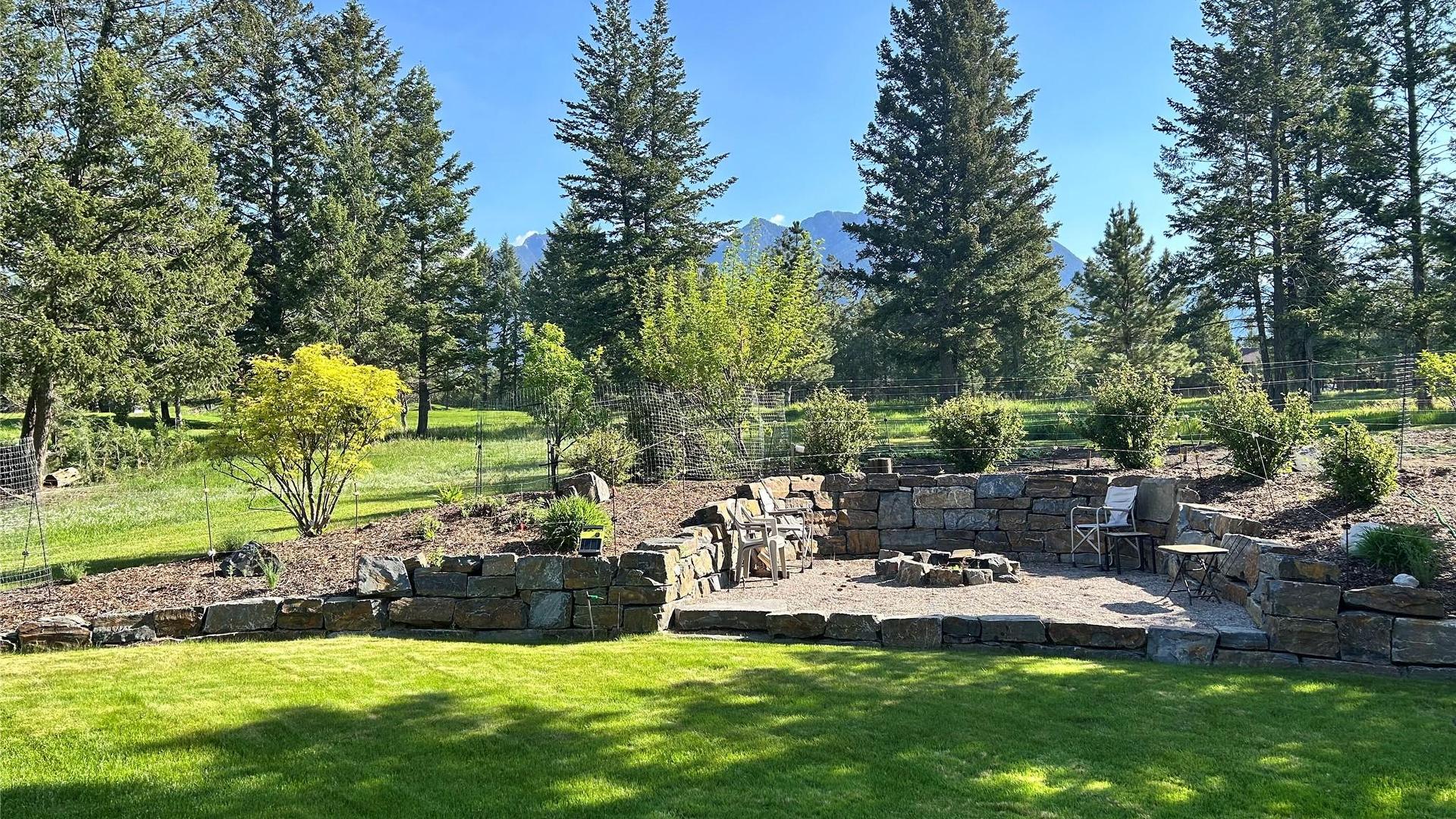









7540


Springs

Terrace,
Radium Hot Springs,




BC
V0A 1M0

