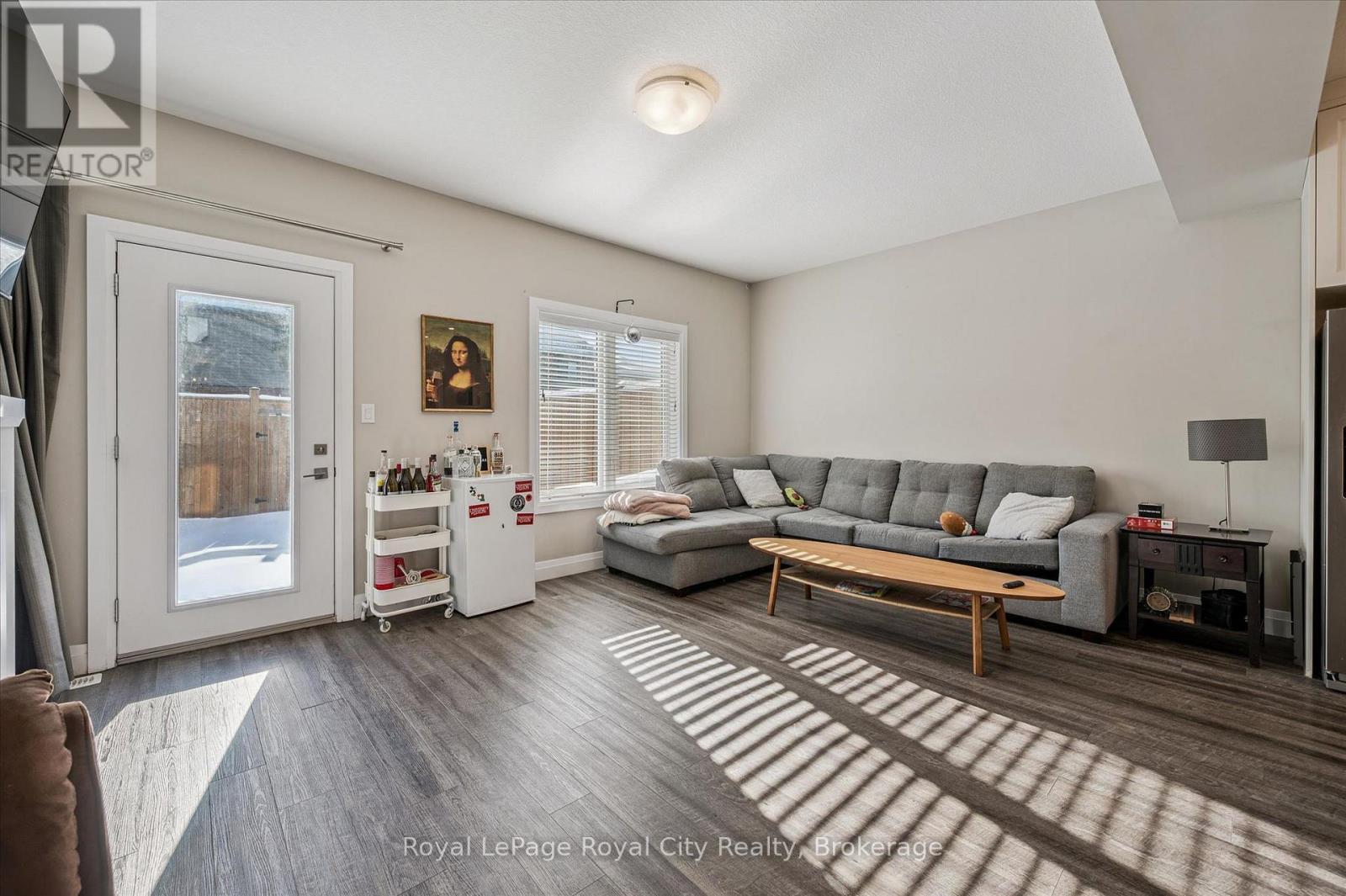 












3 - 35 WIDEMAN BOULEVARD

,
Guelph (Victoria North),




Ontario
N1E0J2

