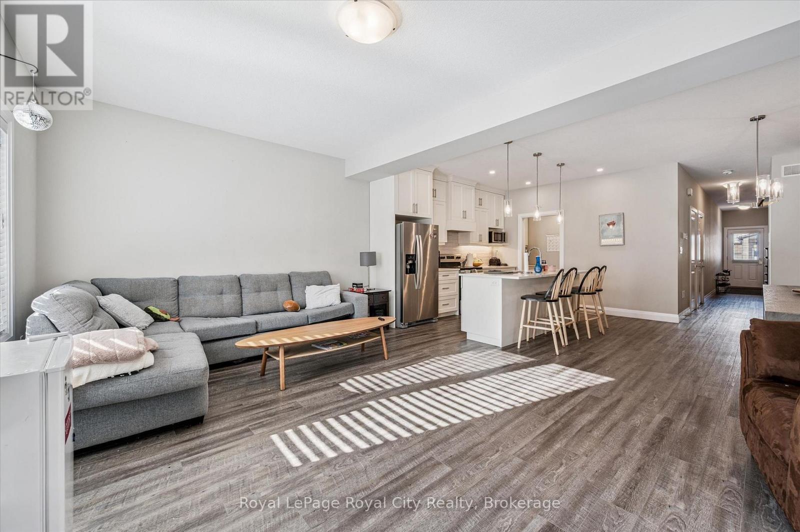 












3 - 35 WIDEMAN BOULEVARD

,
Guelph (Victoria North),




Ontario
N1E0J2

