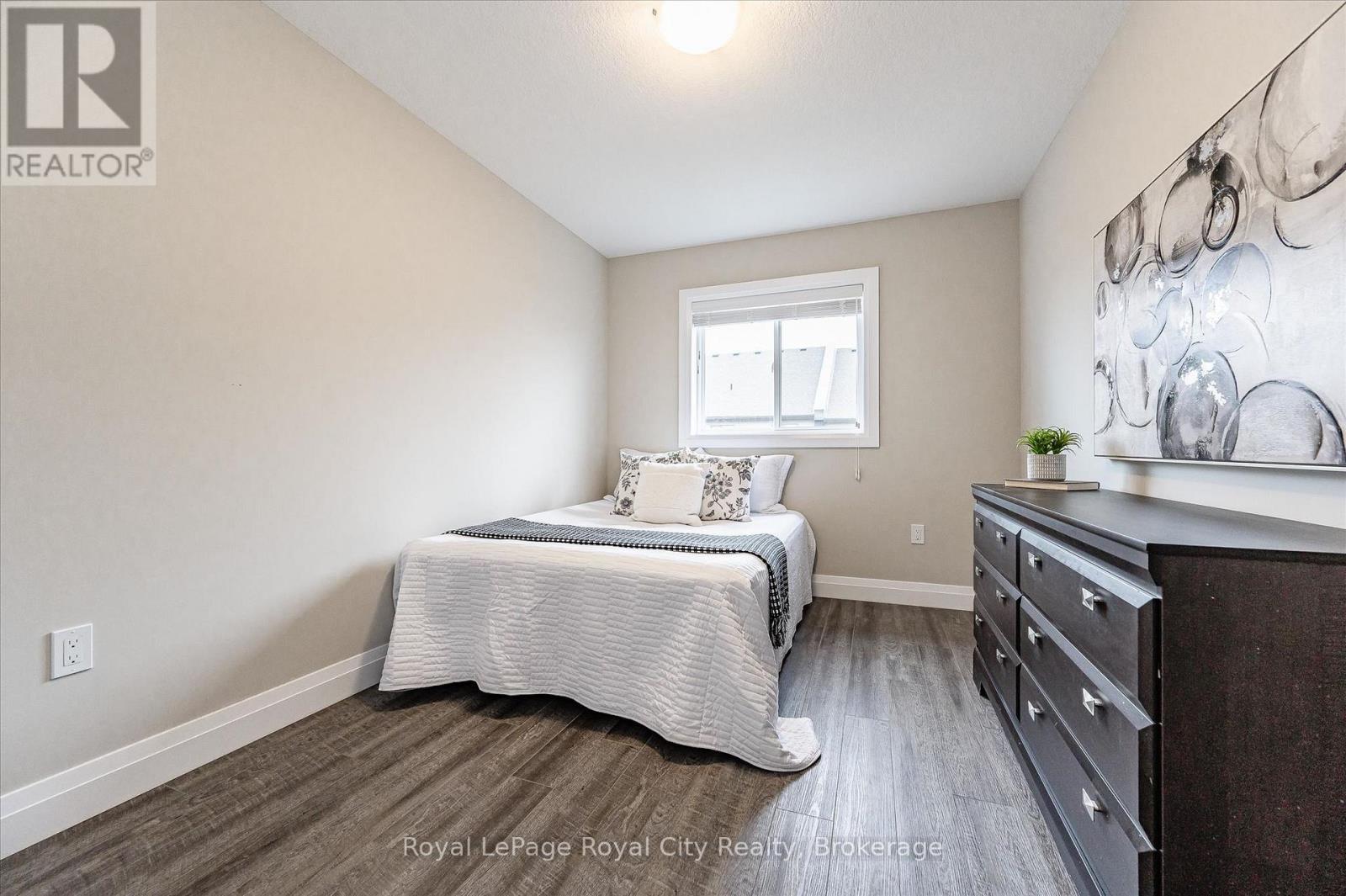 












3 - 35 WIDEMAN BOULEVARD

,
Guelph (Victoria North),




Ontario
N1E0J2

