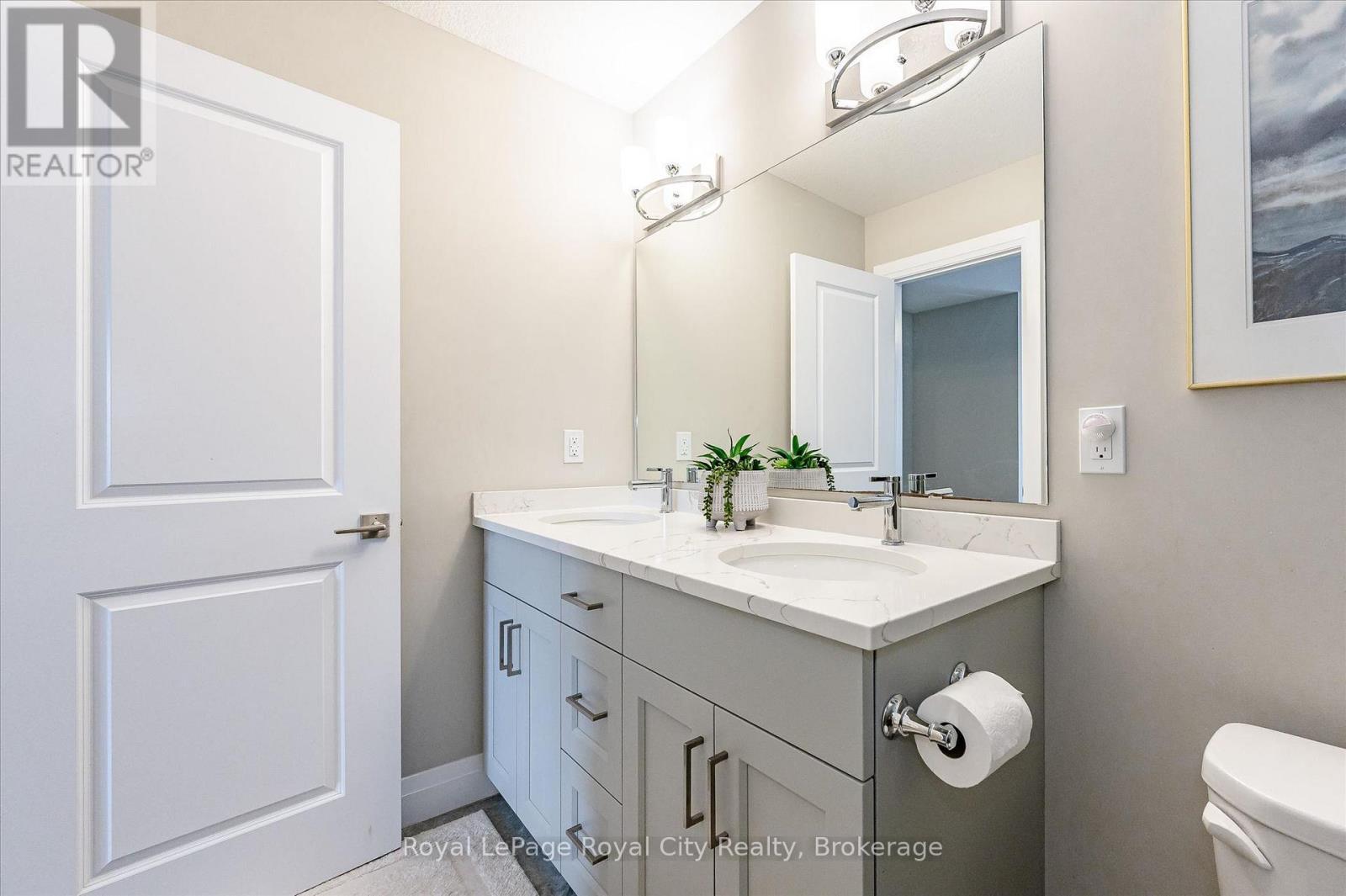 












3 - 35 WIDEMAN BOULEVARD

,
Guelph (Victoria North),




Ontario
N1E0J2

