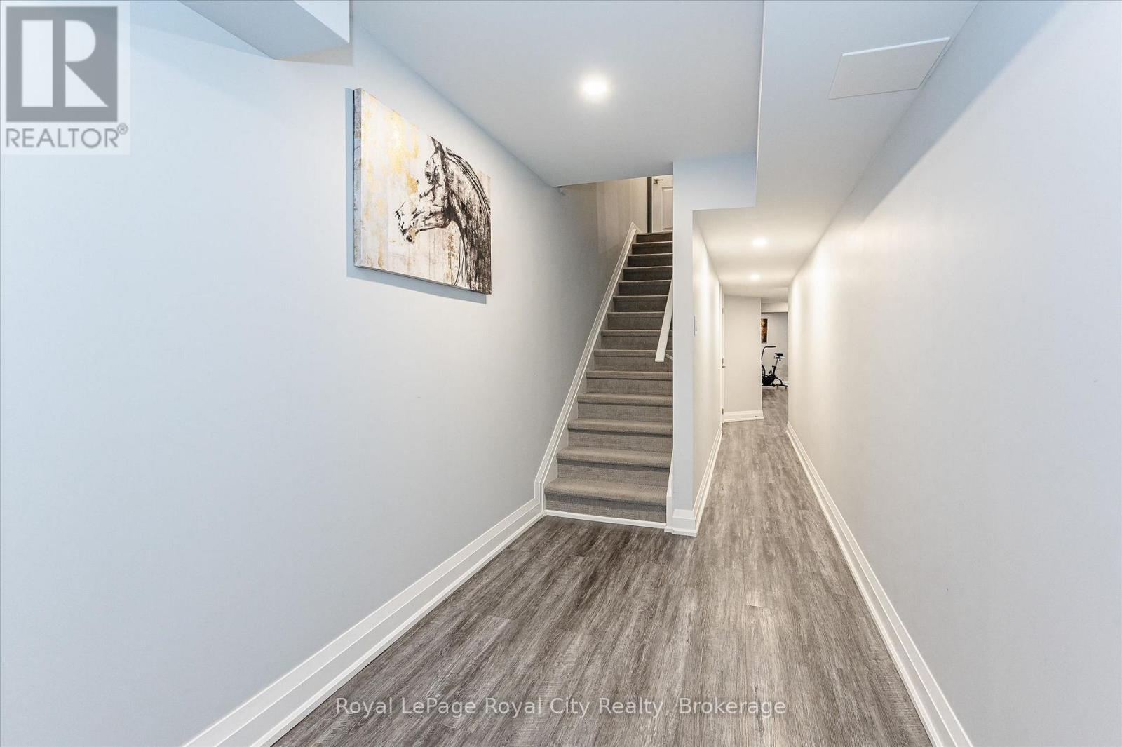 












3 - 35 WIDEMAN BOULEVARD

,
Guelph (Victoria North),




Ontario
N1E0J2

