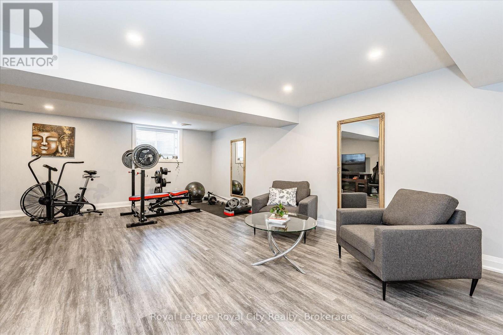 












3 - 35 WIDEMAN BOULEVARD

,
Guelph (Victoria North),




Ontario
N1E0J2

