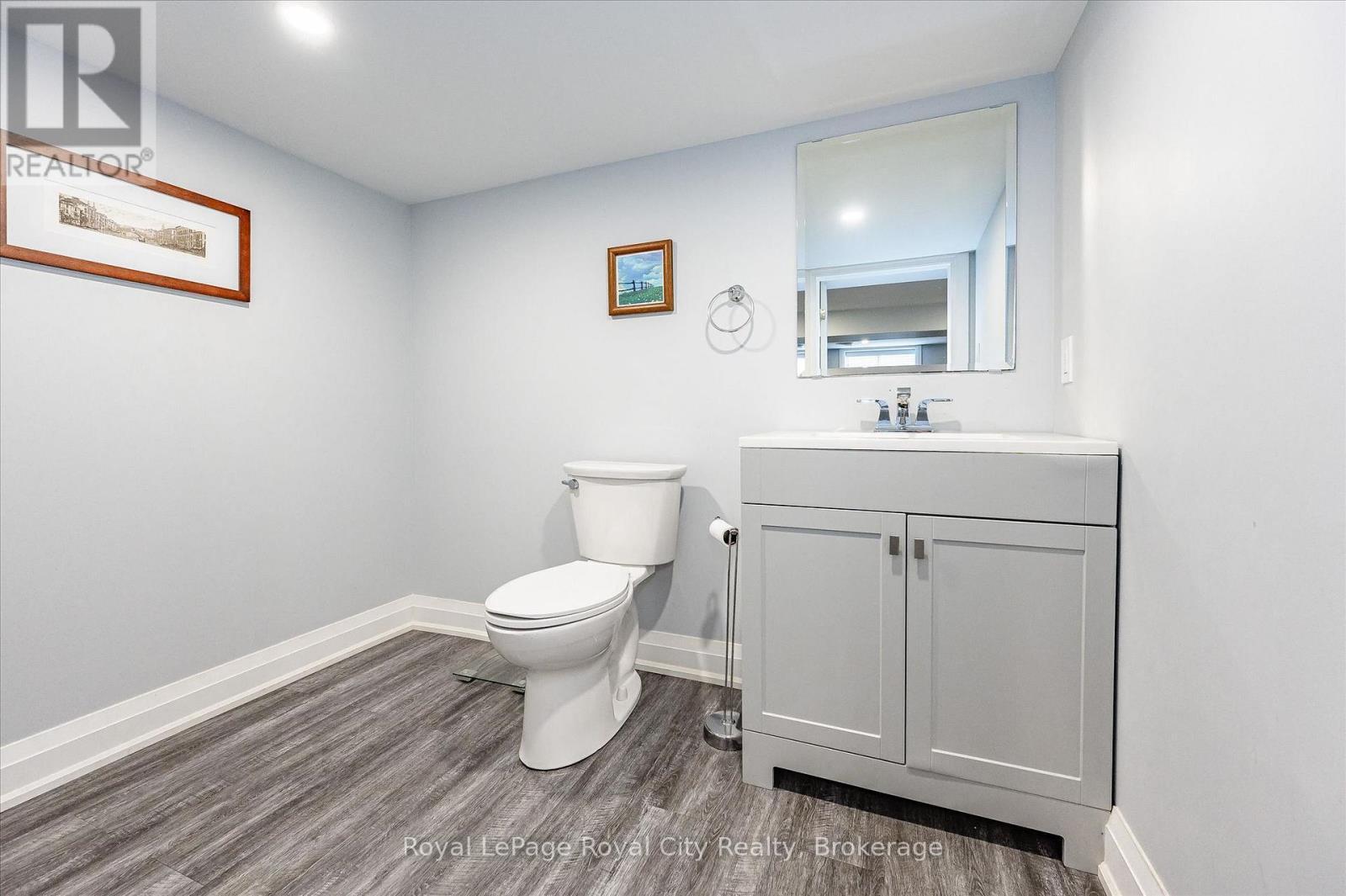 












3 - 35 WIDEMAN BOULEVARD

,
Guelph (Victoria North),




Ontario
N1E0J2

