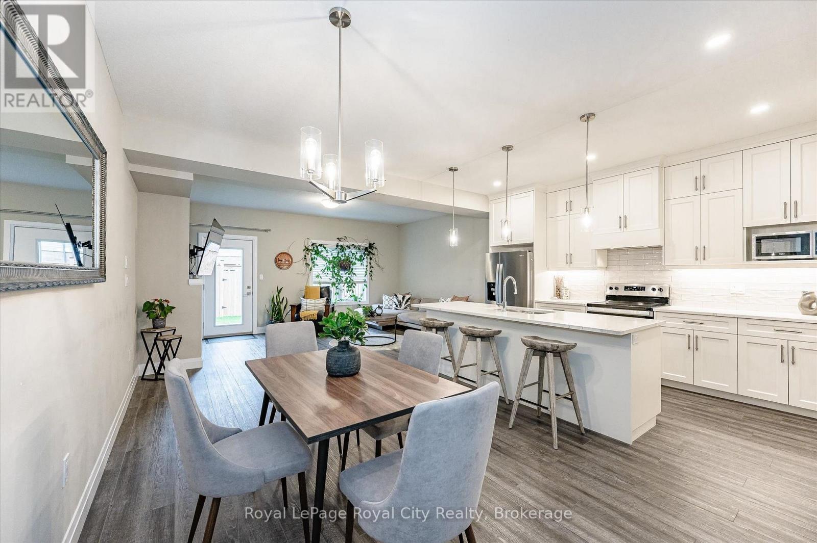 












3 - 35 WIDEMAN BOULEVARD

,
Guelph (Victoria North),




Ontario
N1E0J2

