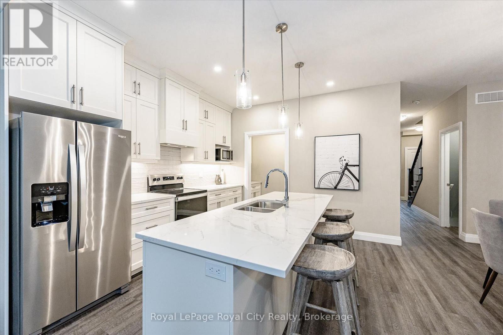 












3 - 35 WIDEMAN BOULEVARD

,
Guelph (Victoria North),




Ontario
N1E0J2

