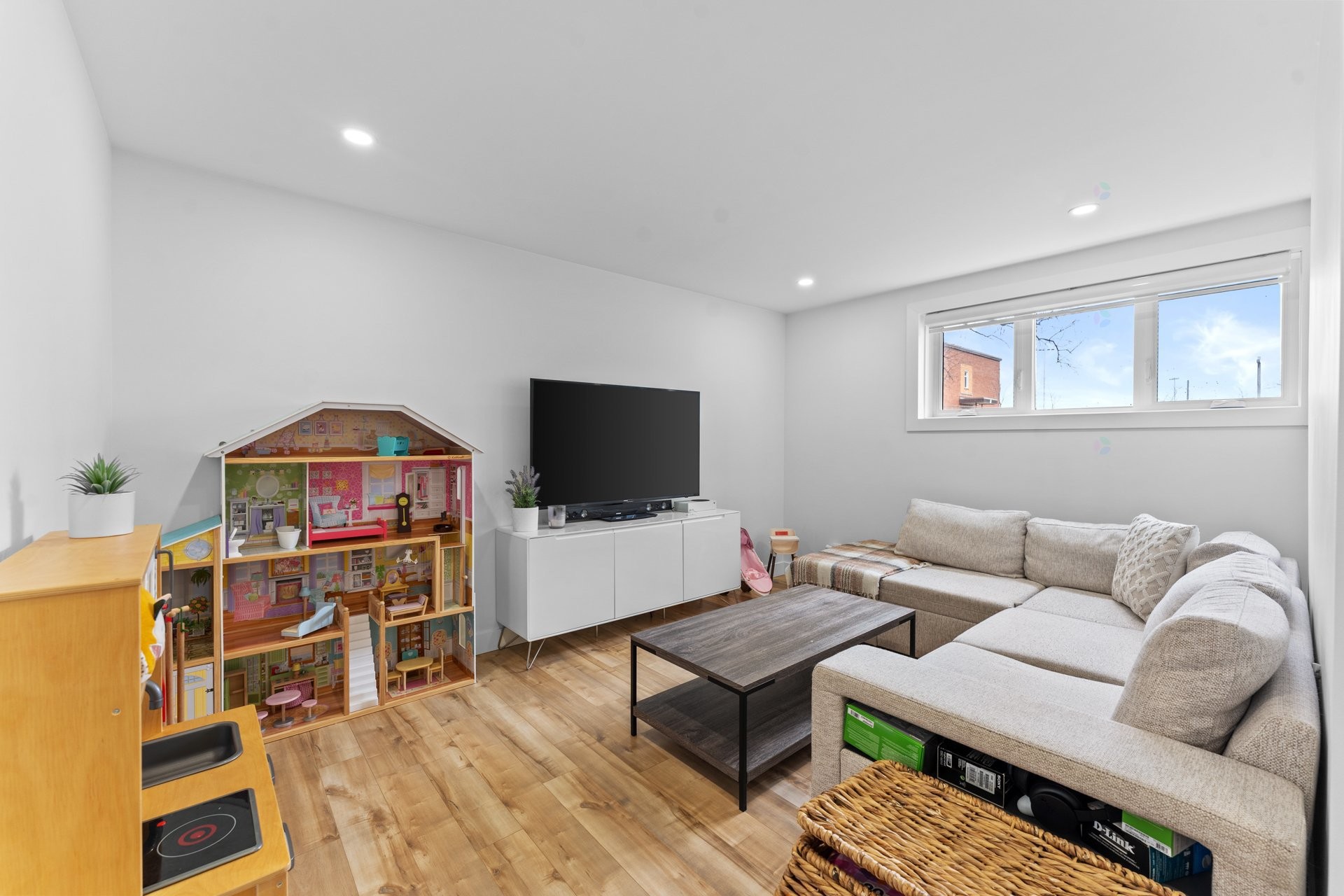 









5380


Rue de Prince-Rupert

,
Laval (Auteuil),




QC
H7K1T9


