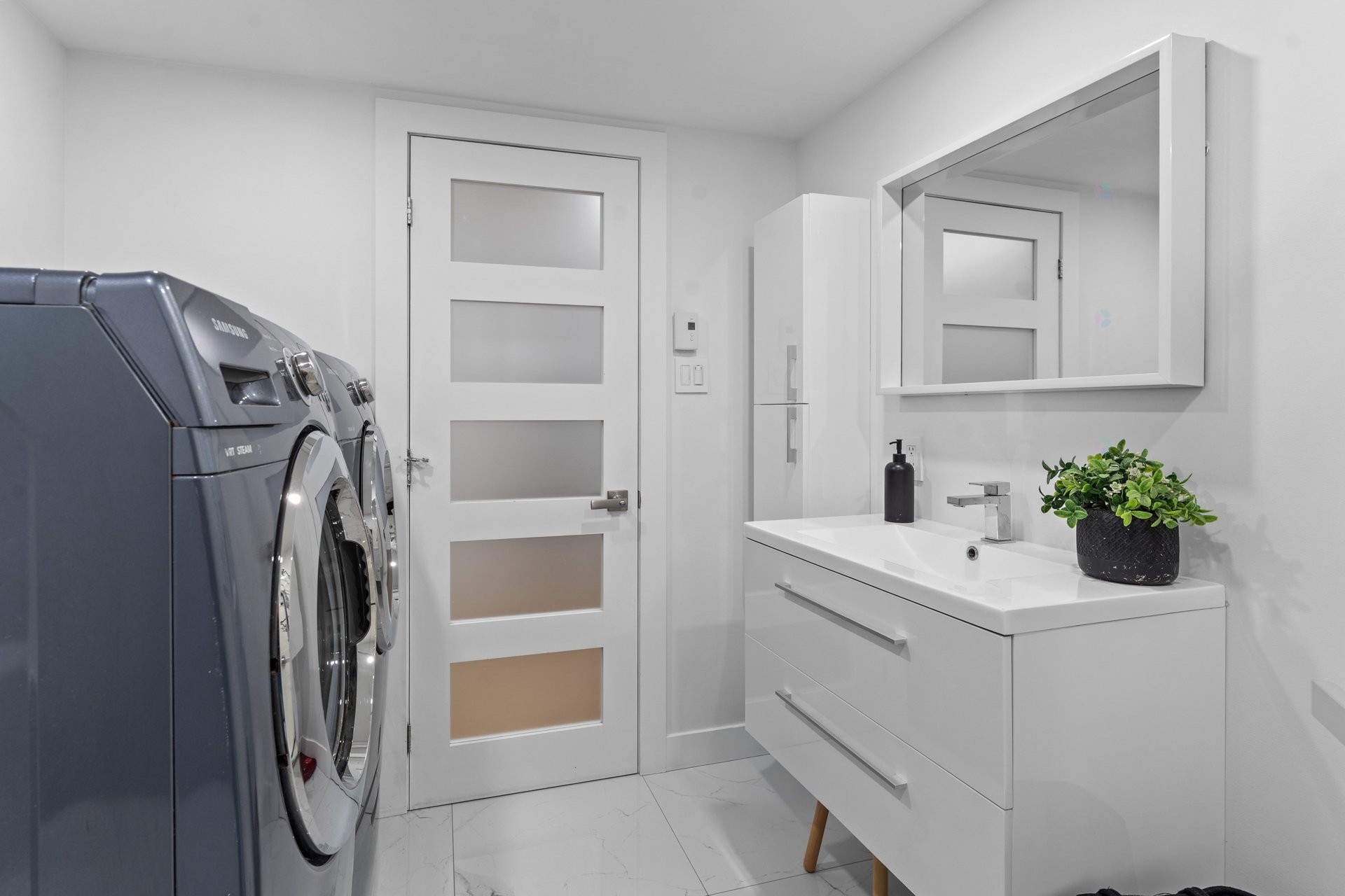 









5380


Rue de Prince-Rupert

,
Laval (Auteuil),




QC
H7K1T9

