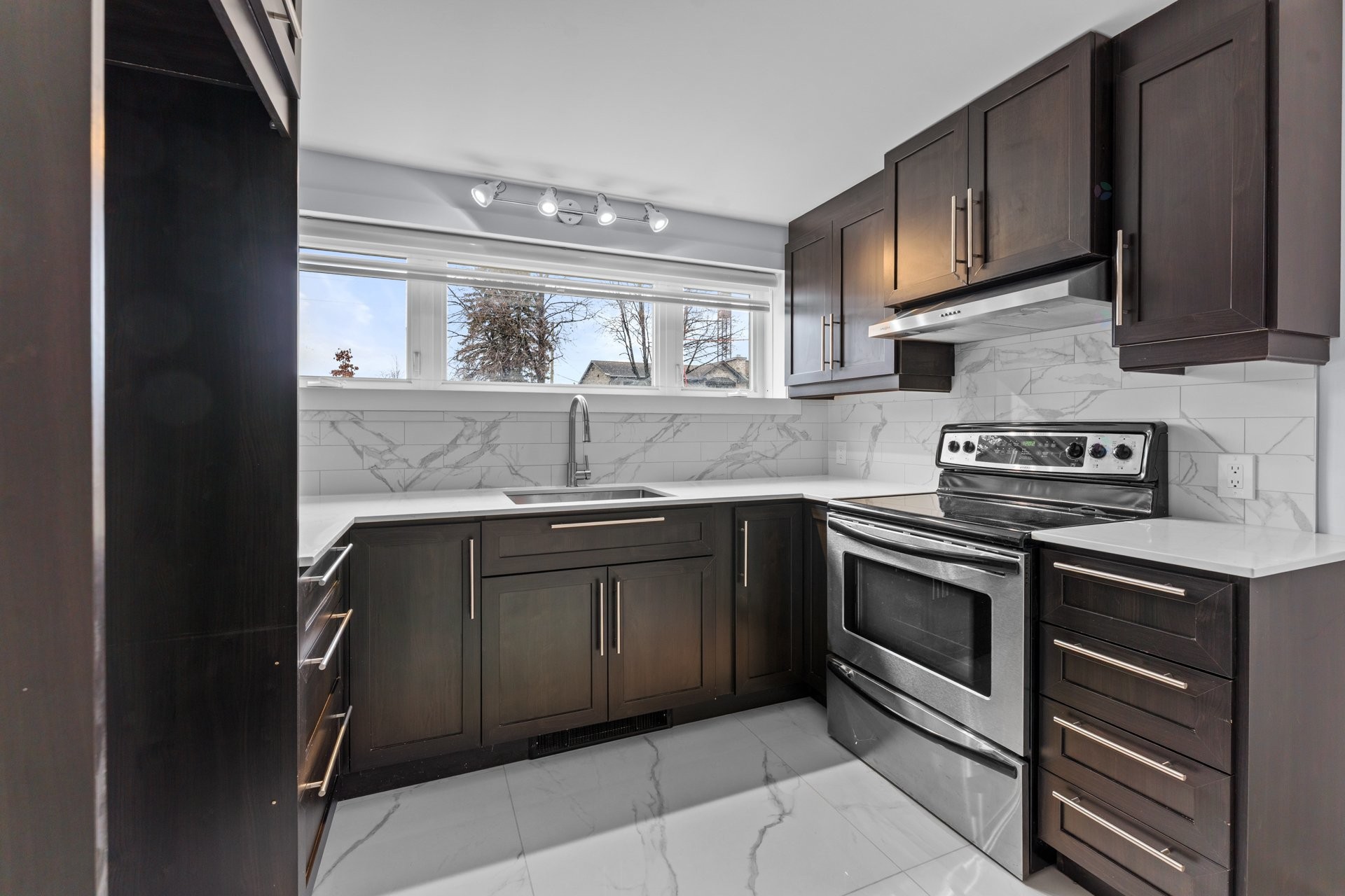 









5380


Rue de Prince-Rupert

,
Laval (Auteuil),




QC
H7K1T9

