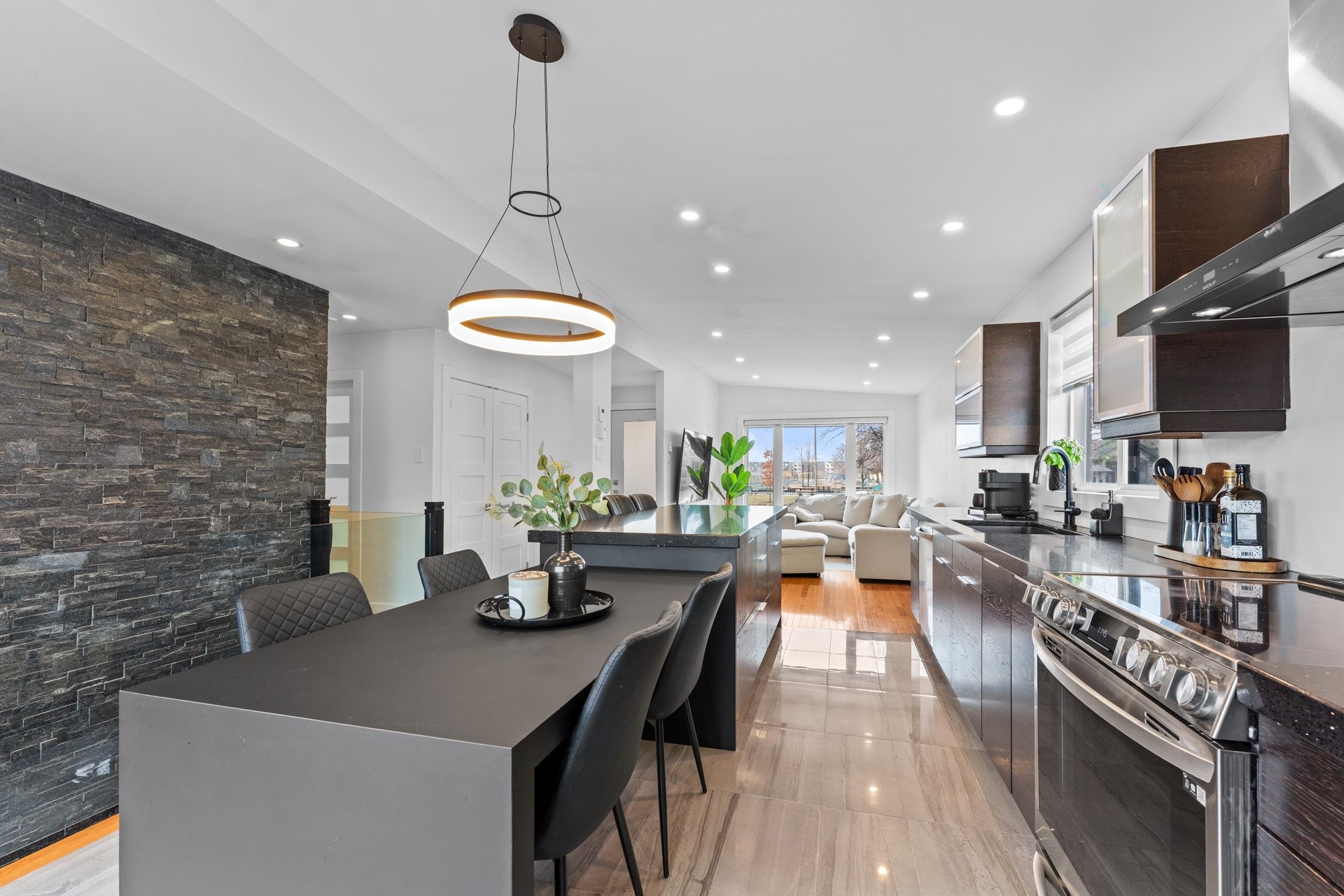 









5380


Rue de Prince-Rupert

,
Laval (Auteuil),




QC
H7K1T9

